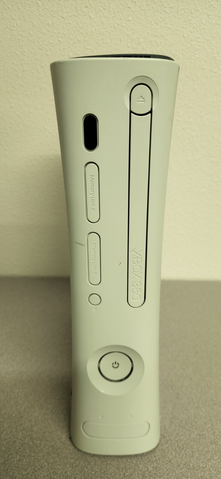 Microsoft Xbox 360 Pro System Bundle 60GB White Console W/ Power Cord Controller