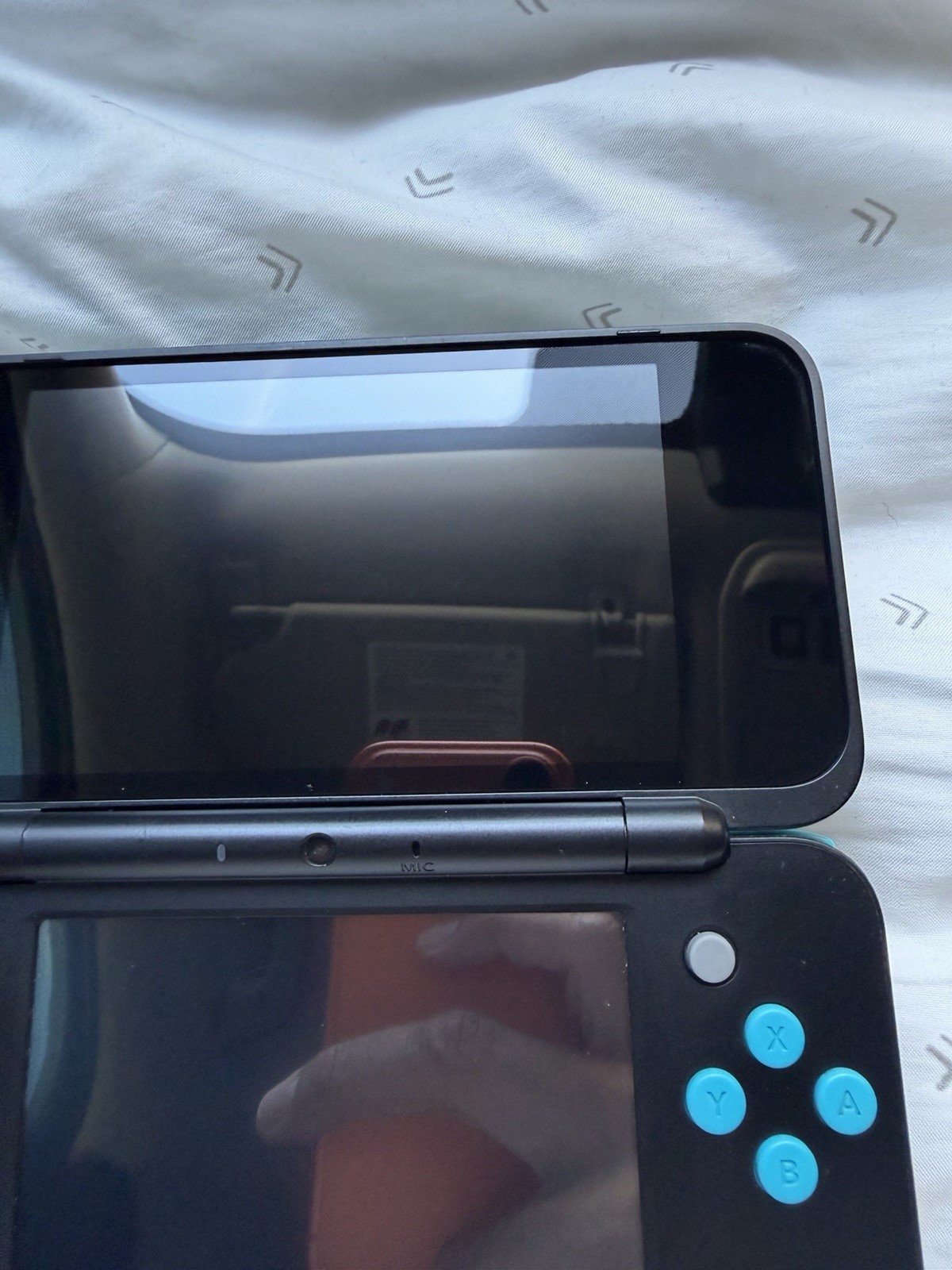Nintendo New 2DS XL Turquoise Black Console For Parts & Repair DOESNT WORK! READ