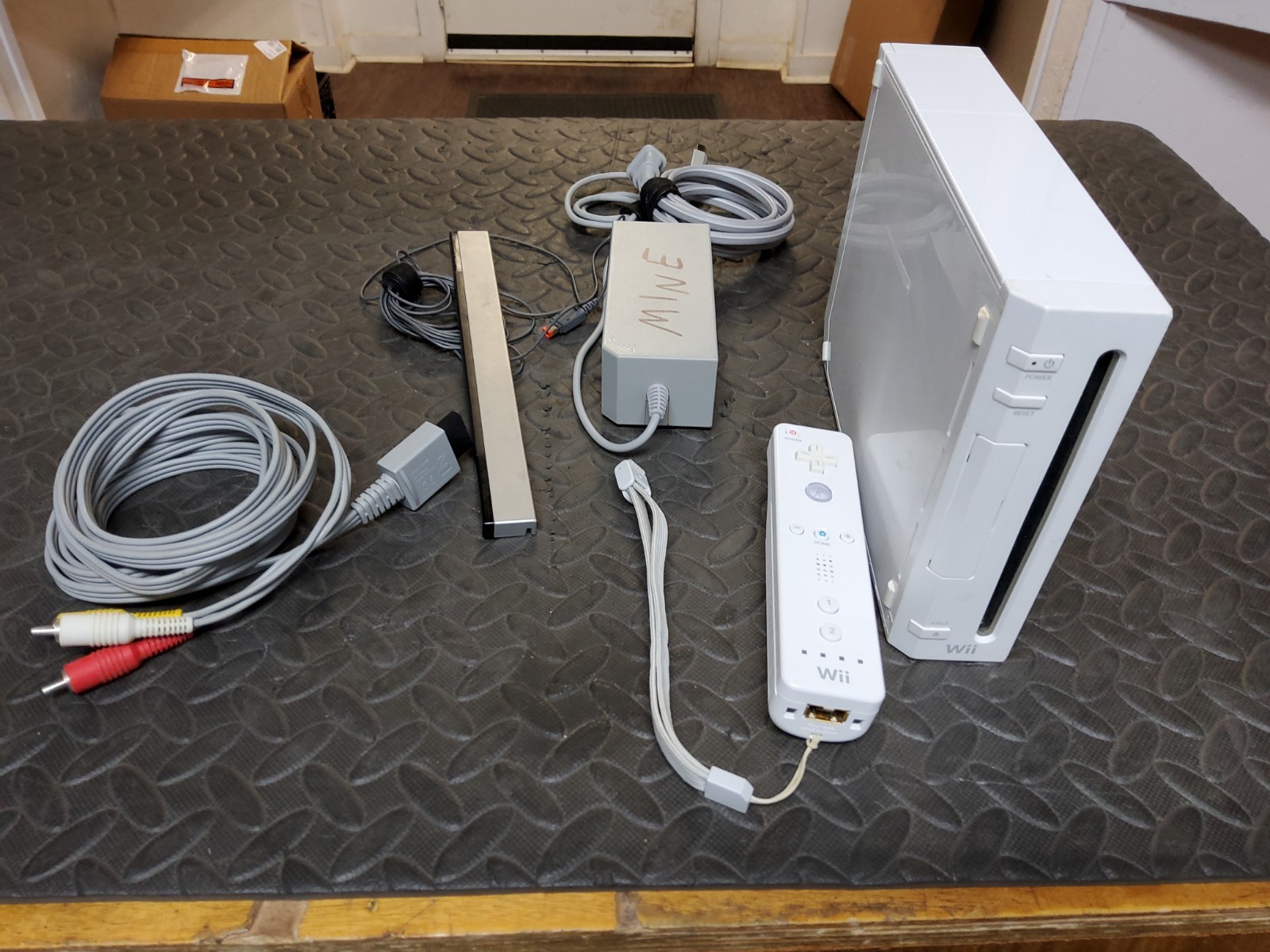 Nintendo Wii RVL-001, with sensor bar, controller, power and audio cable