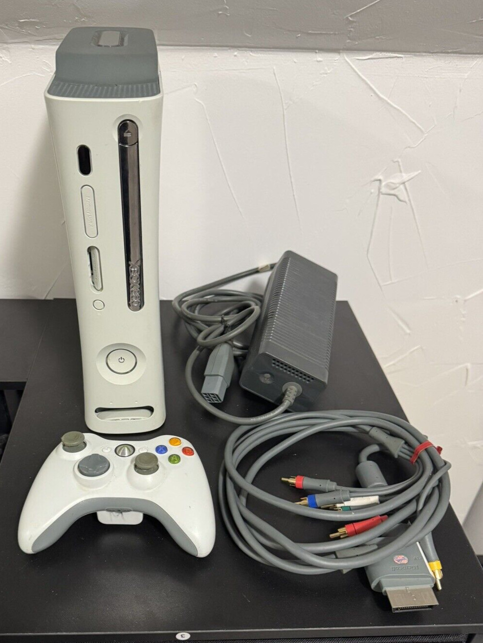 Microsoft Xbox 360 used with controller hdd and cables