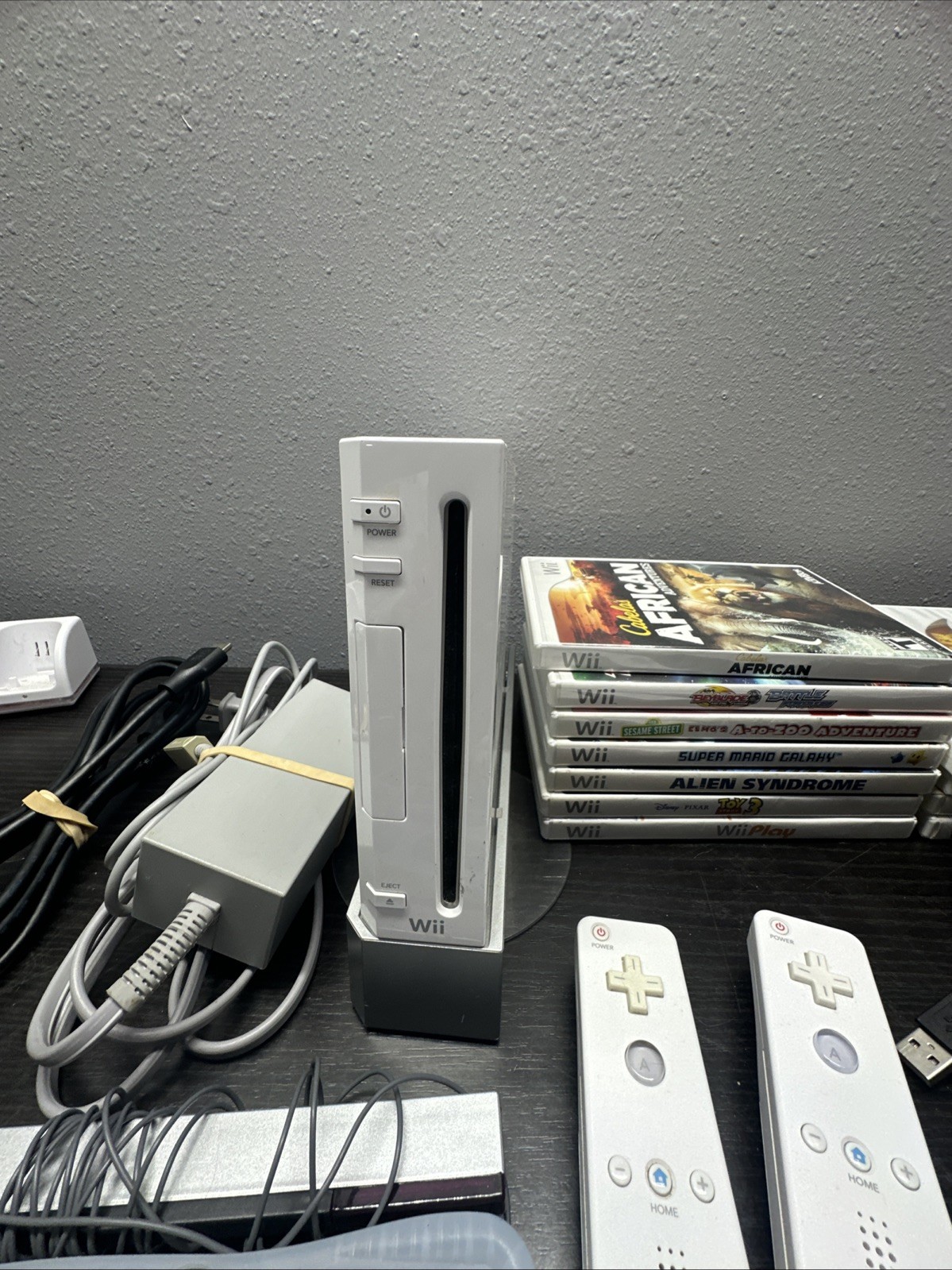 Nintendo Wii Game System Console with 2-REMOTES Bundle ALSO PLAYS GAMECUBE Games