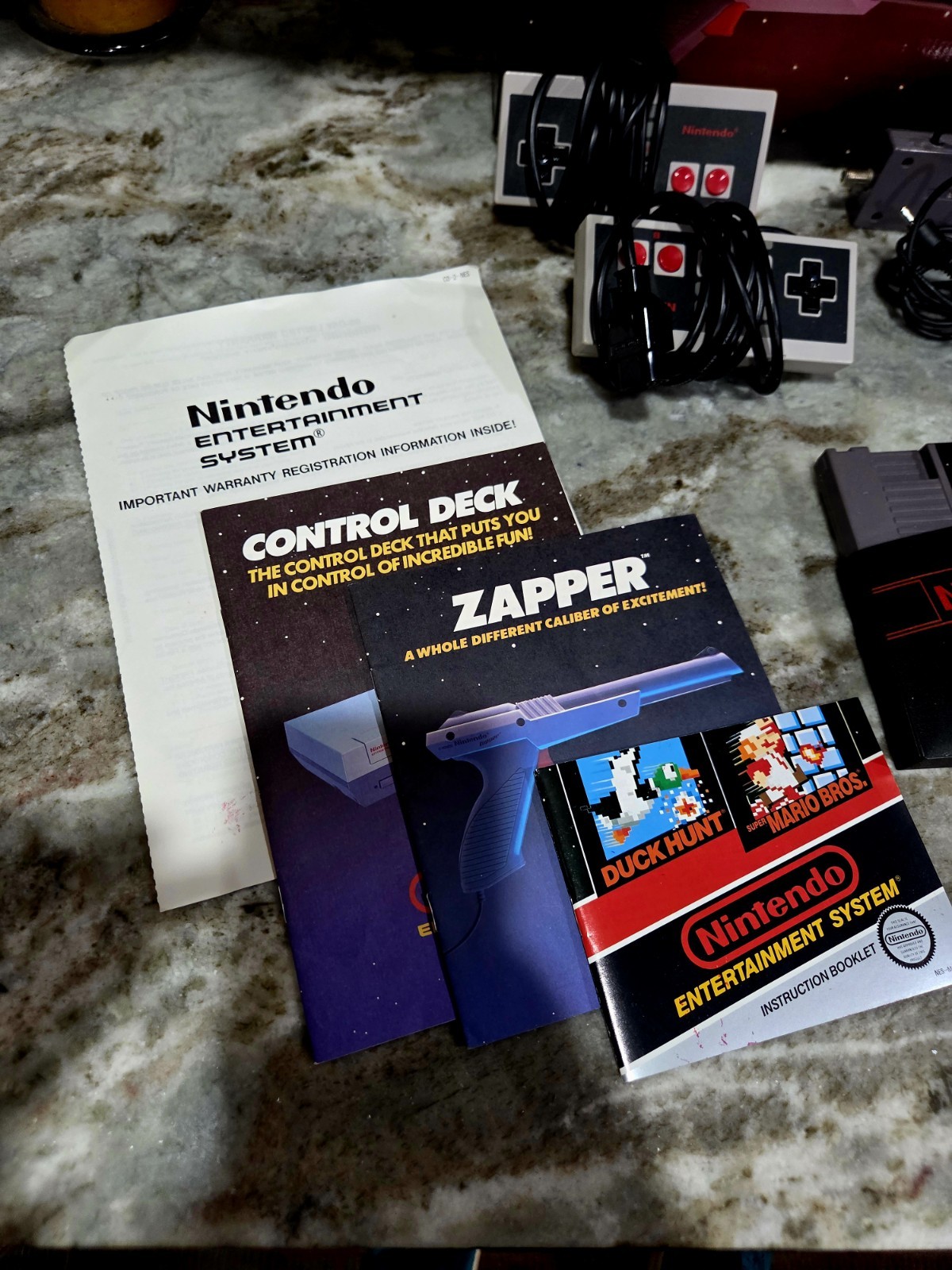 Nintendo NES Action Set Console Zapper Light Gun Duck Hunt Mario Controllers