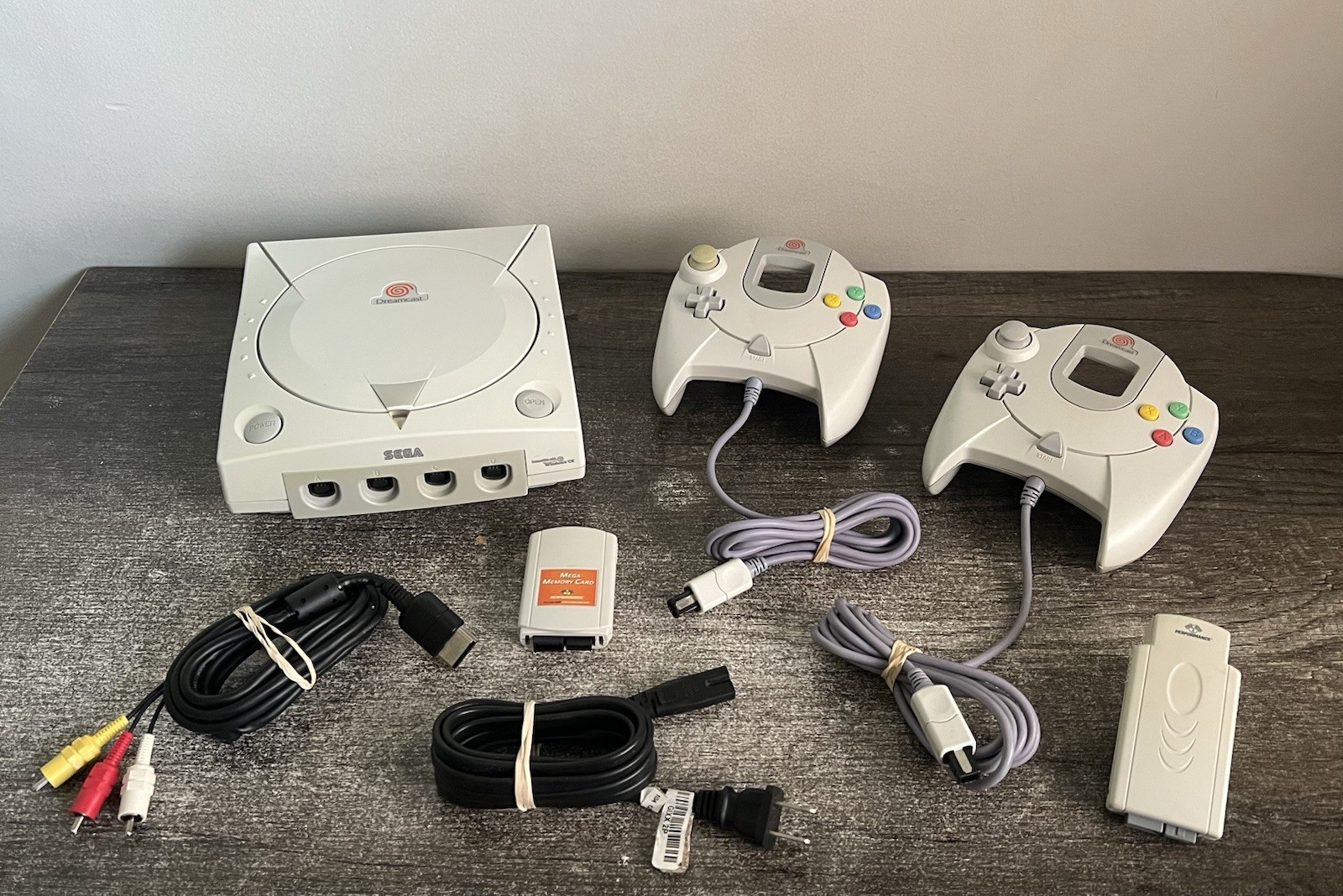 Works But Read – Sega Dreamcast Console Bundle With 2 OEM Controller & Cords