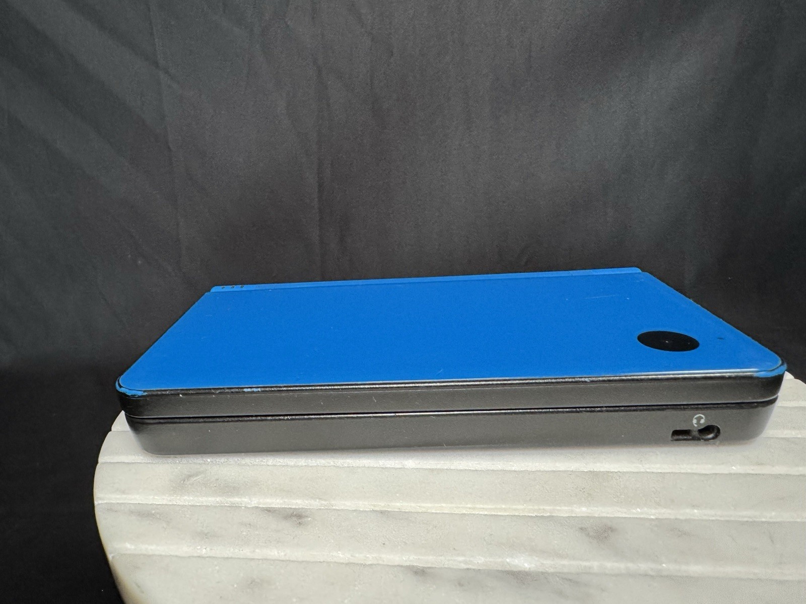 Nintendo DSi XL Handheld Console Midnight Blue Dual Screen with Charger