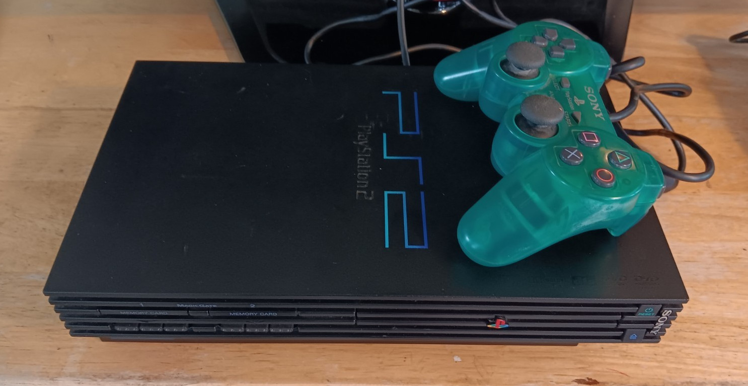 Sony PlayStation 2 (PS2) SCPH-30001 Console (Won’t Read Discs) + Controller