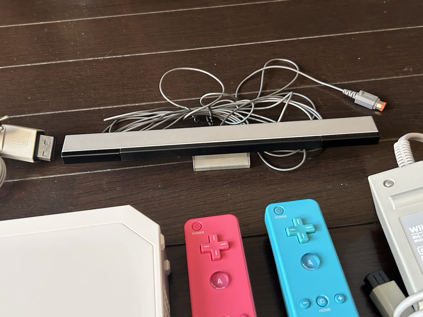Nintendo Wii White Console Bundle 2 Wii Pink Blue Answers Classic Mario 6 Games