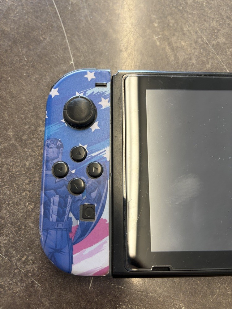 NINTENDO HAC-001(-01)  SWITCH W GRAY JOY CONS CAPTIN AMERICA THEME STICKER