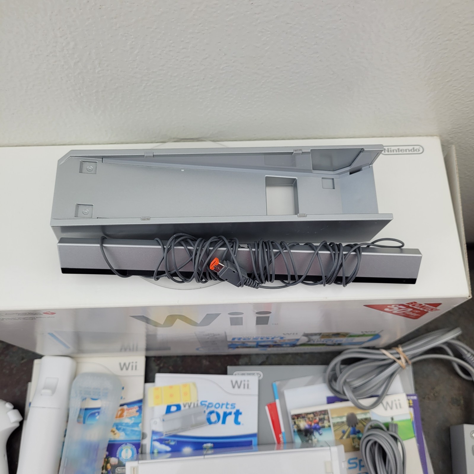 Nintendo Wii Sports / Wii Sports Resort White Console In Box