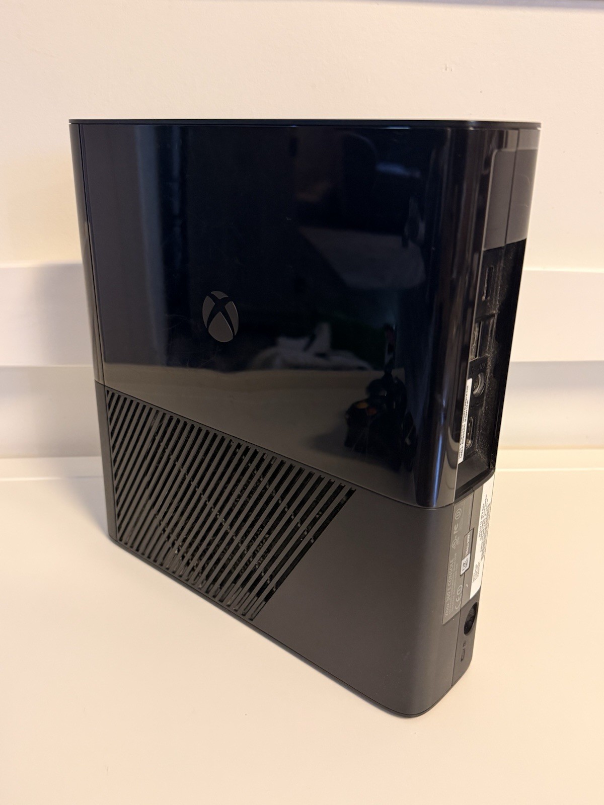 XBOX 360 E Console Model 1538 No Hard Drive w/Controller + Power Supply Tested