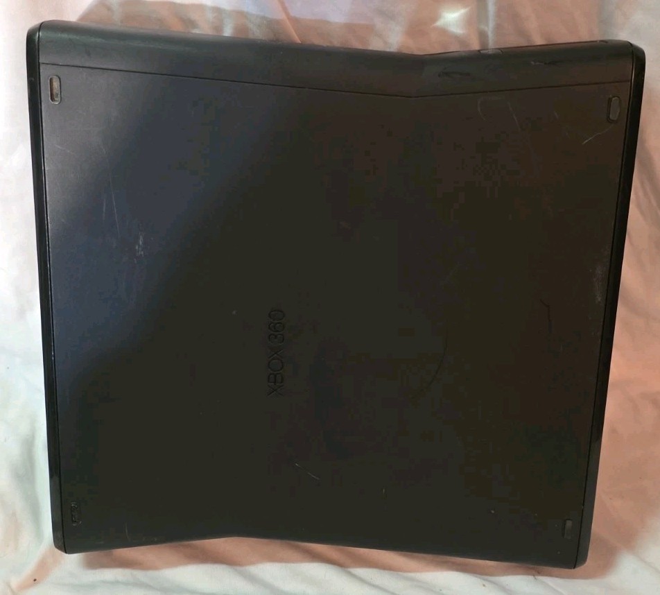 X Box 360 S Gaming console With Kintect Headphones Controller 320 Gb Hard Drive.