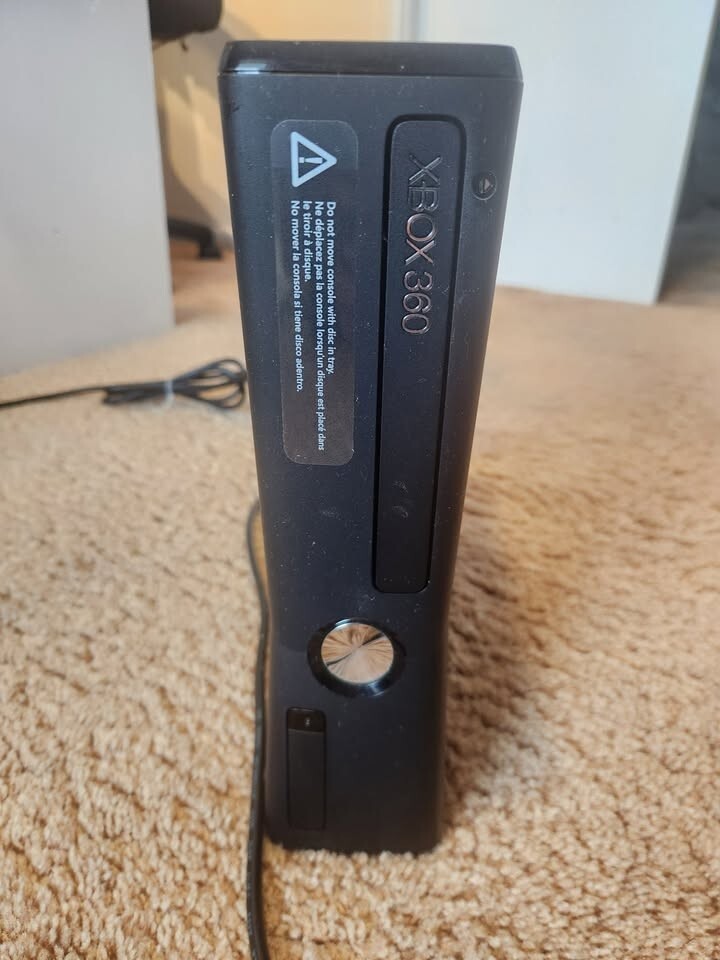 Microsoft Xbox 360 S Gaming Console with Kinect, Games, Controllers