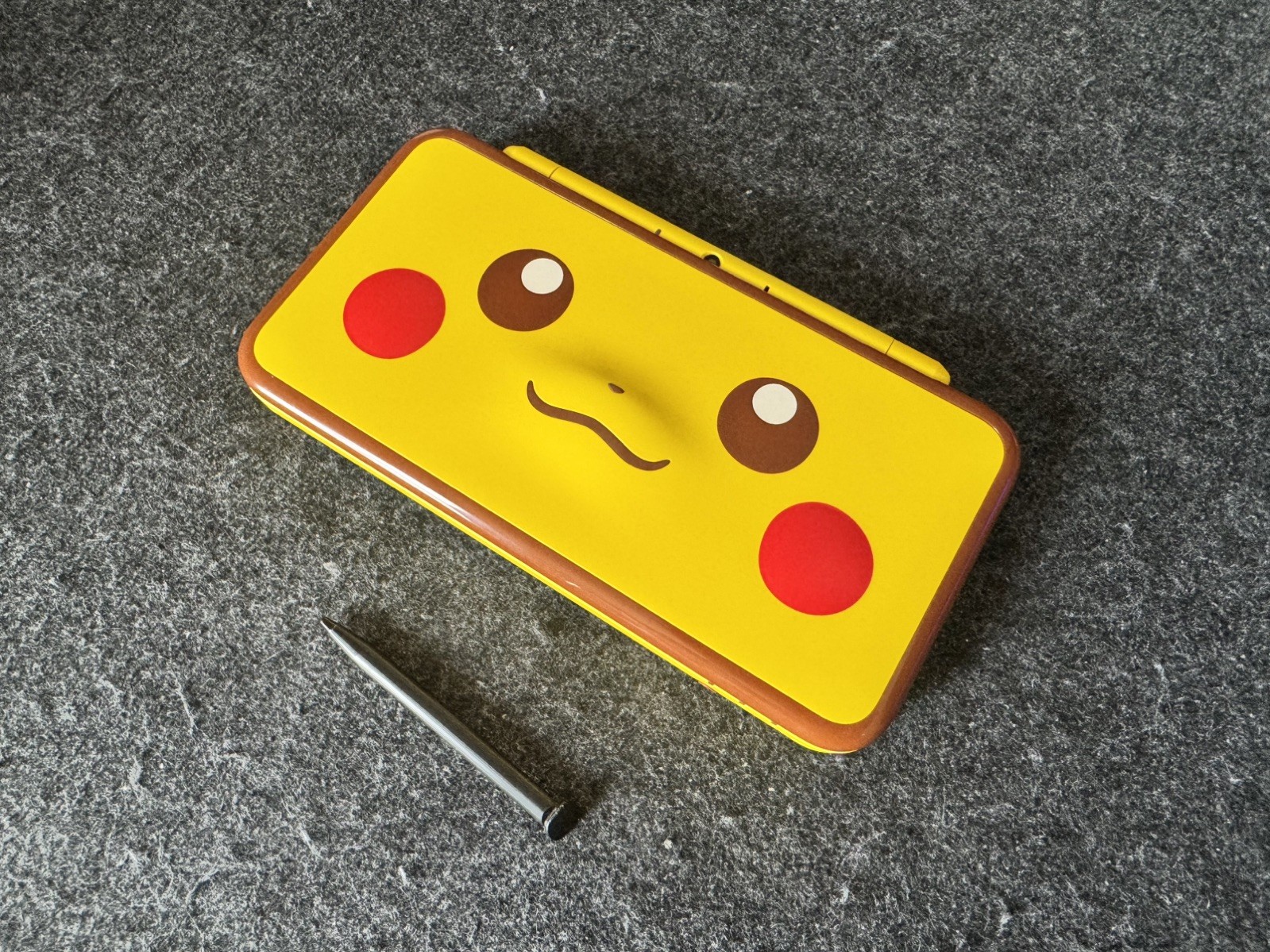 Nintendo New 2DS XL Pikachu Edition US Model W Charger Stylus