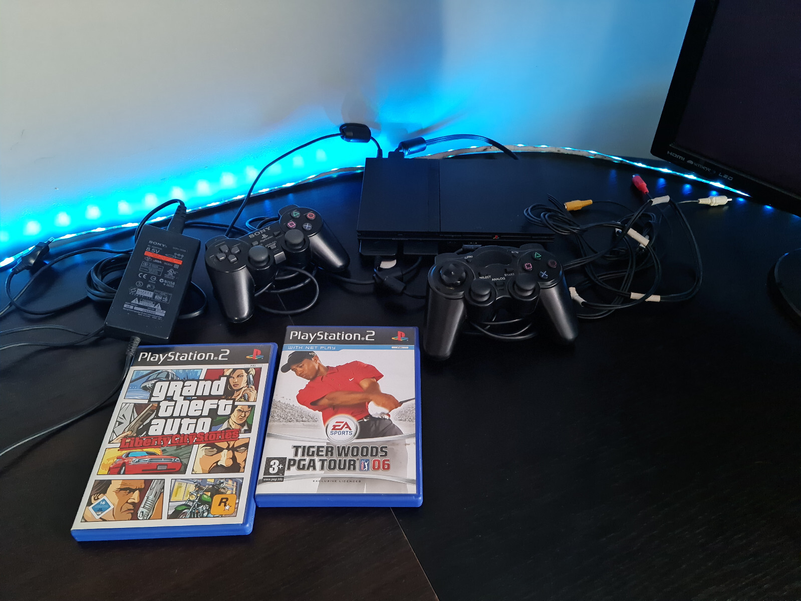 PlayStation 2 PAL – 2 Controllers – No memory cards (Games sold) *READ*