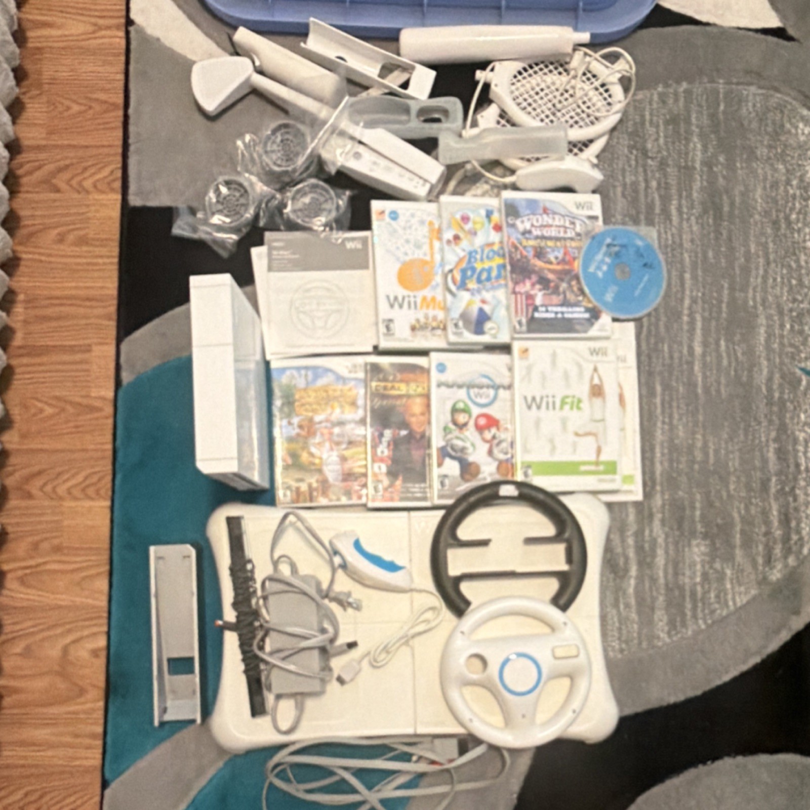 Nintendo Wii RVL-001 White Console Bundle Motion Control, Controllers, Games