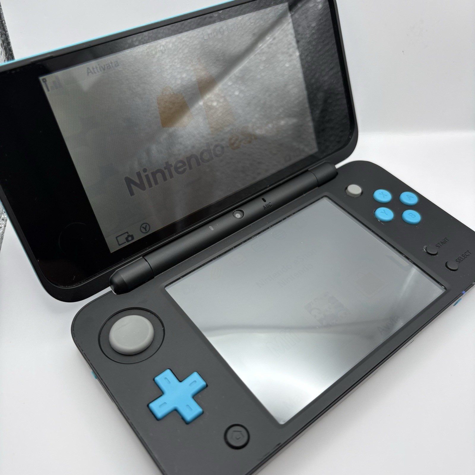 NEW NINTENDO 2DS XL 4GB BOXED – BLACK/TURQUOISE + ACCESSORIES