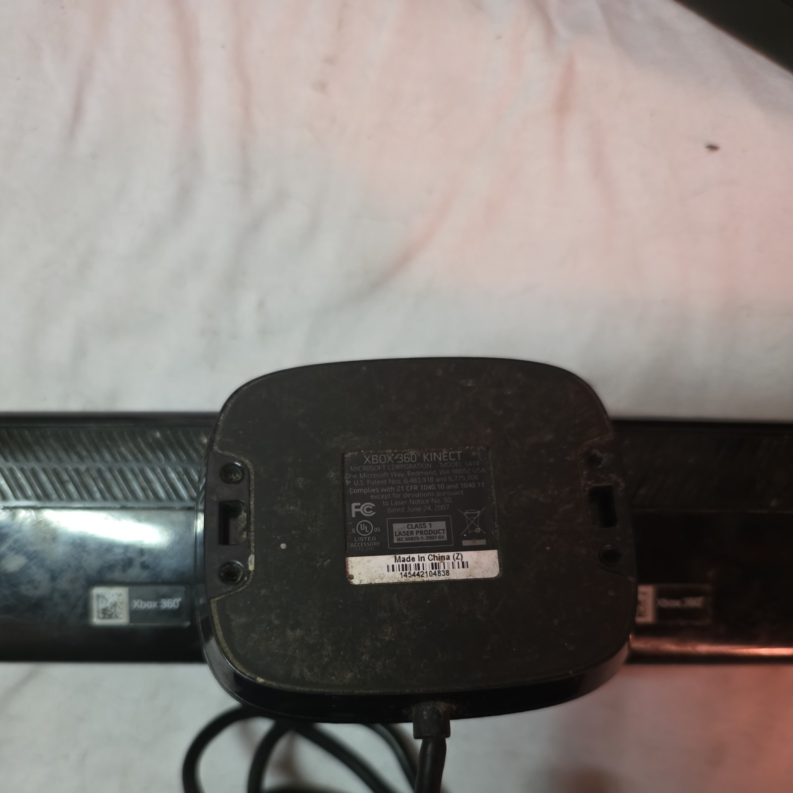 X Box 360 S Gaming console With Kintect Headphones Controller 320 Gb Hard Drive.