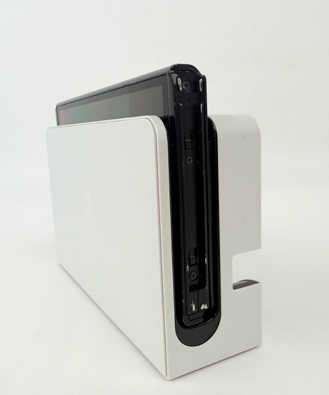 Nintendo Switch OLED 64GB White Joy-Con – Read