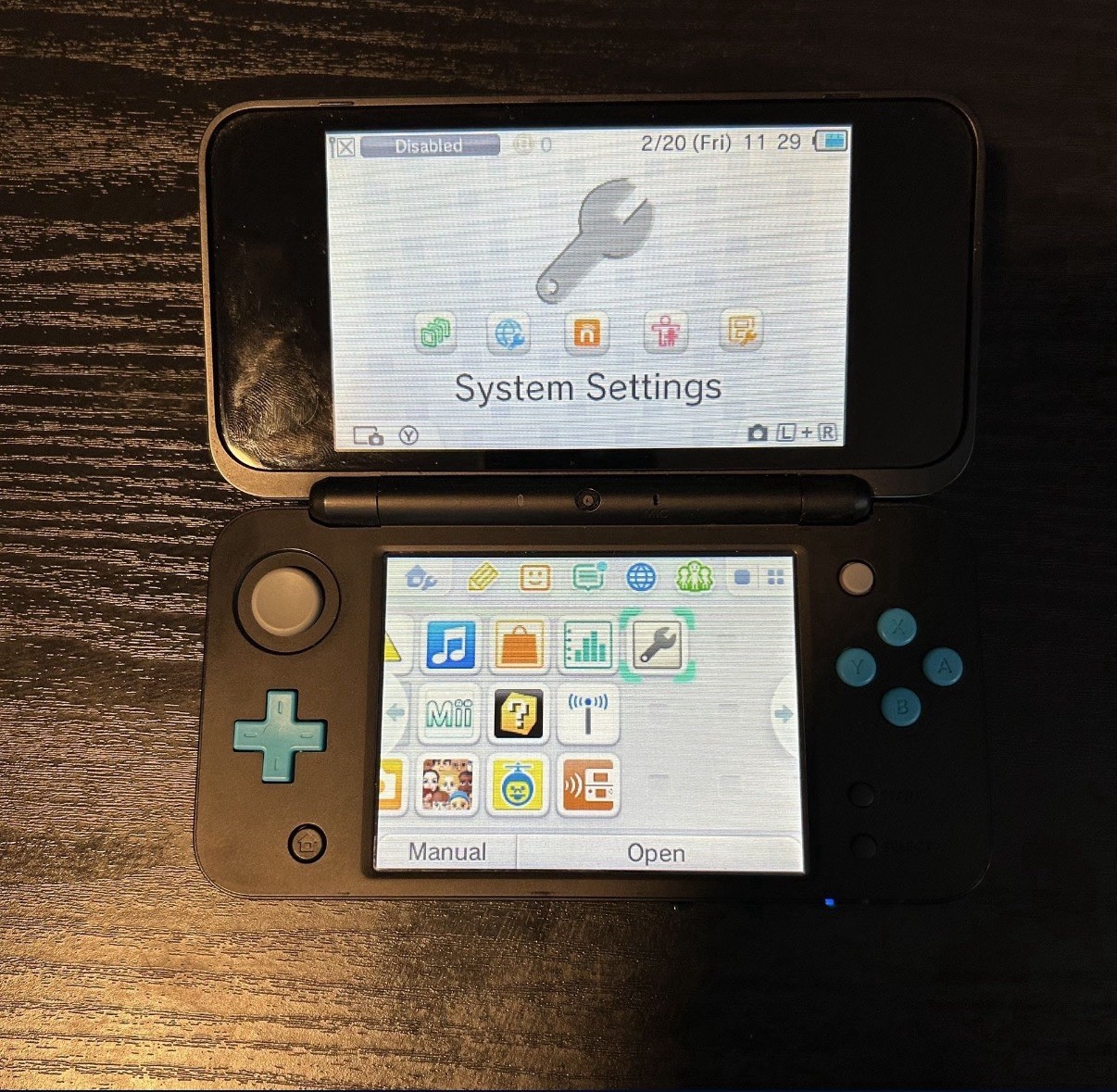 Nintendo New 2DS XL Turquoise Black Console For Parts & Repair DOESNT WORK! READ
