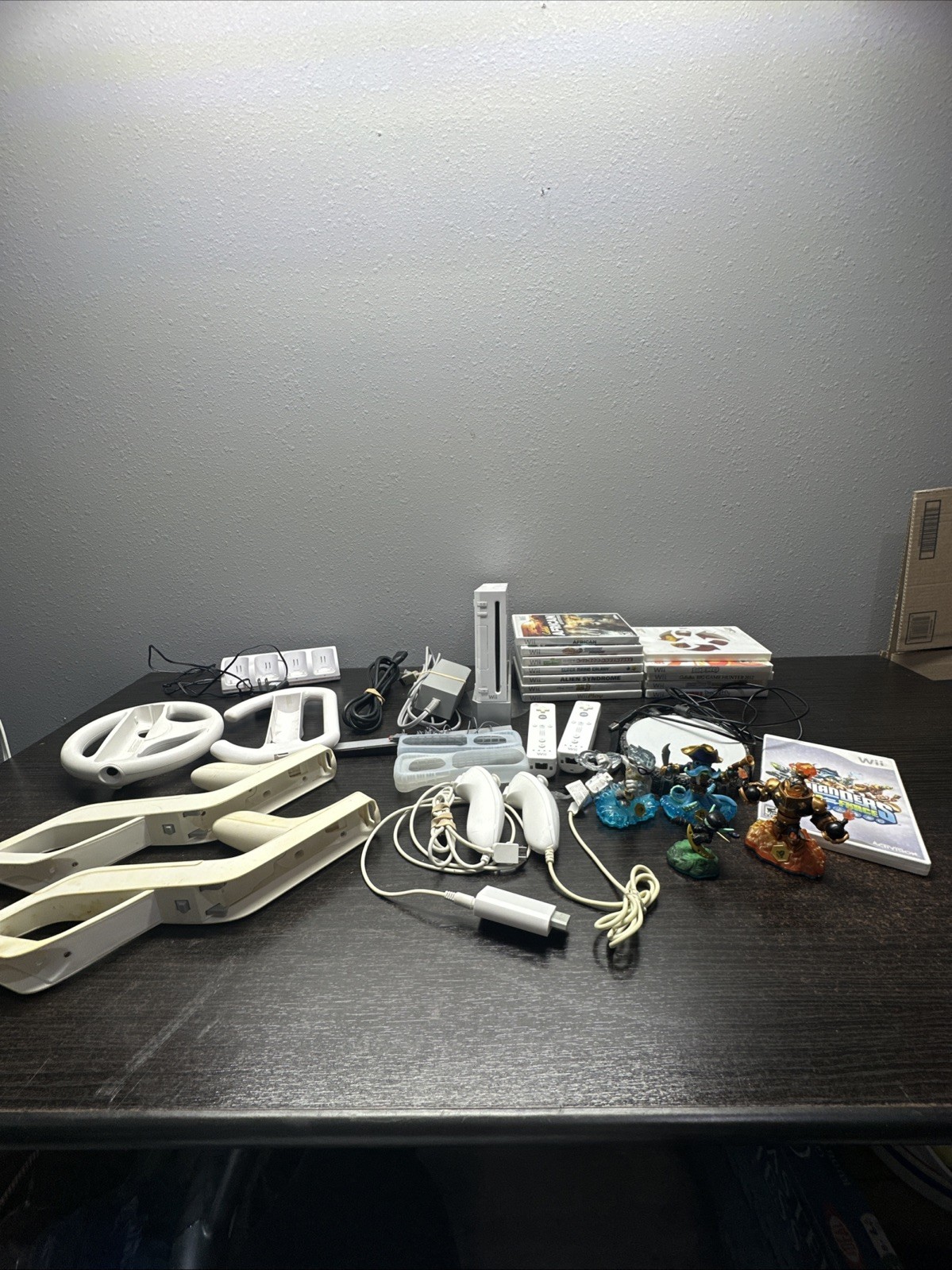 Nintendo Wii Game System Console with 2-REMOTES Bundle ALSO PLAYS GAMECUBE Games