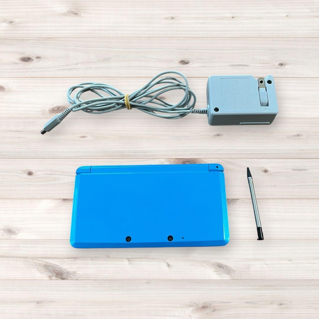 Nintendo 3DS console (Light Blue/Aqua Blue) with charger and stylus included.