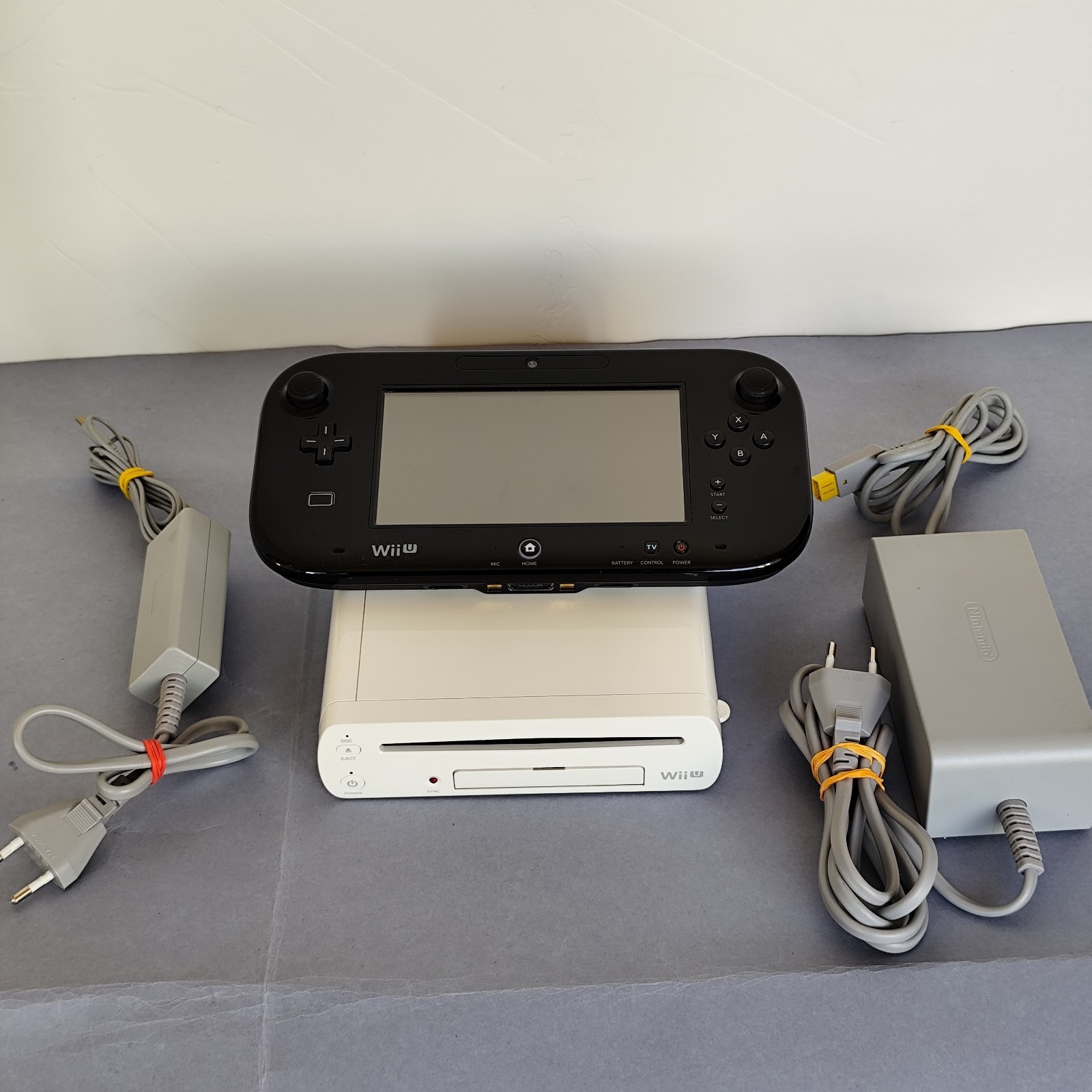 Nintendo Wii U White Console – Black Gamepad – Working Original