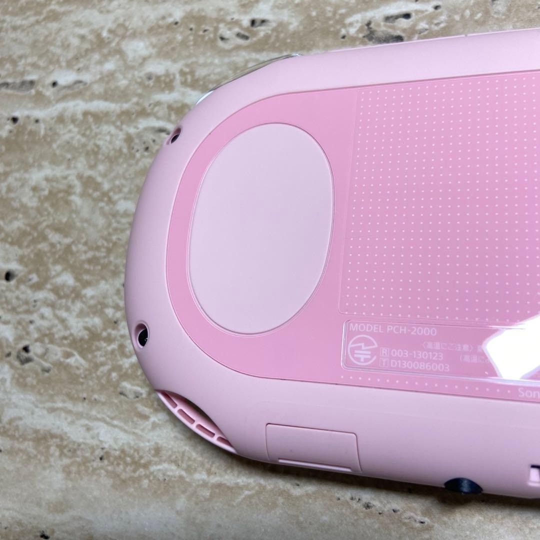 PS Vita PCH-2000 Light Pink White Complete in Box Excellent Condition 7035