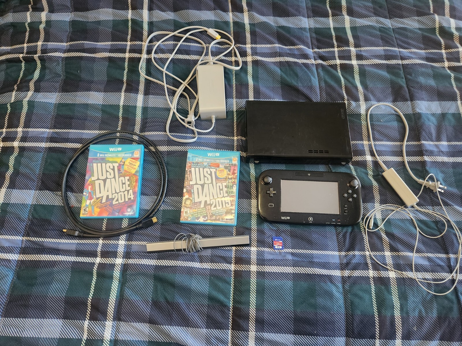 Nintendo Wii U Black 32 GB Deluxe Set + Just Dance 2014 & 2015 & 2.0 GB SD Card