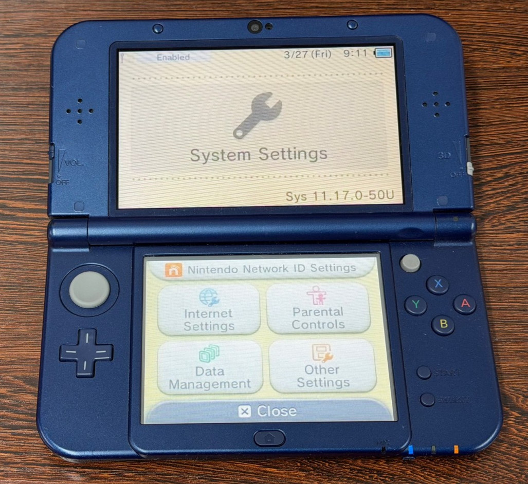 Nintendo New 3DS XL Galaxy Edition Handheld System Purple in Great Condition