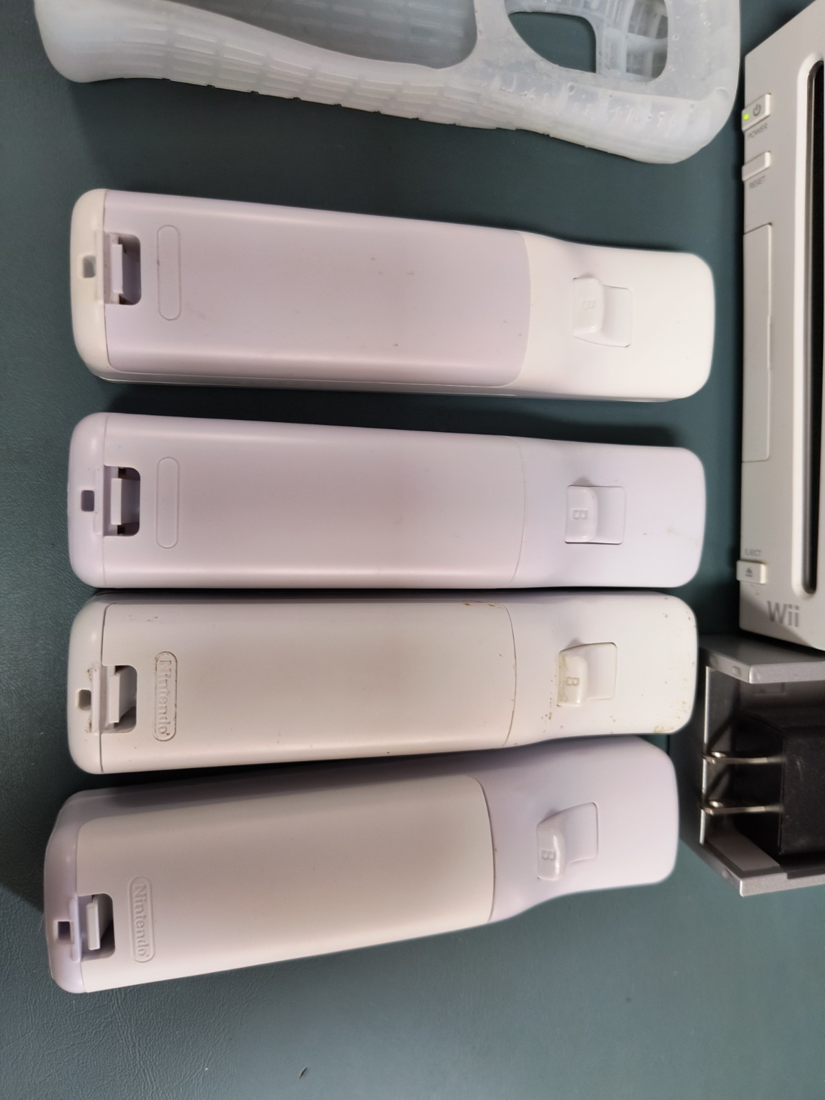 Nintendo Wii Model RVL-001 (USA) [Plays Wii & GameCube Games] Bundle Deal