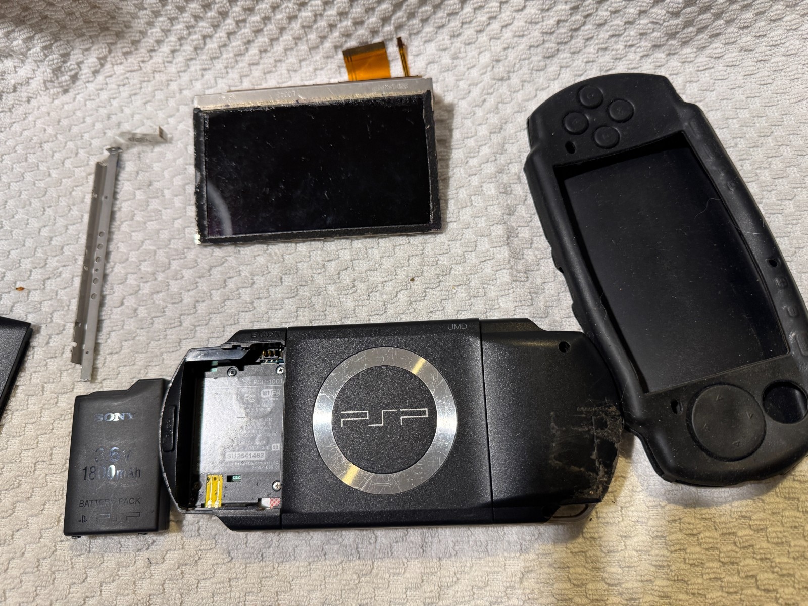 Sony PSP Go PSP-1001 PlayStation Portable – Black – Non-working | parts only