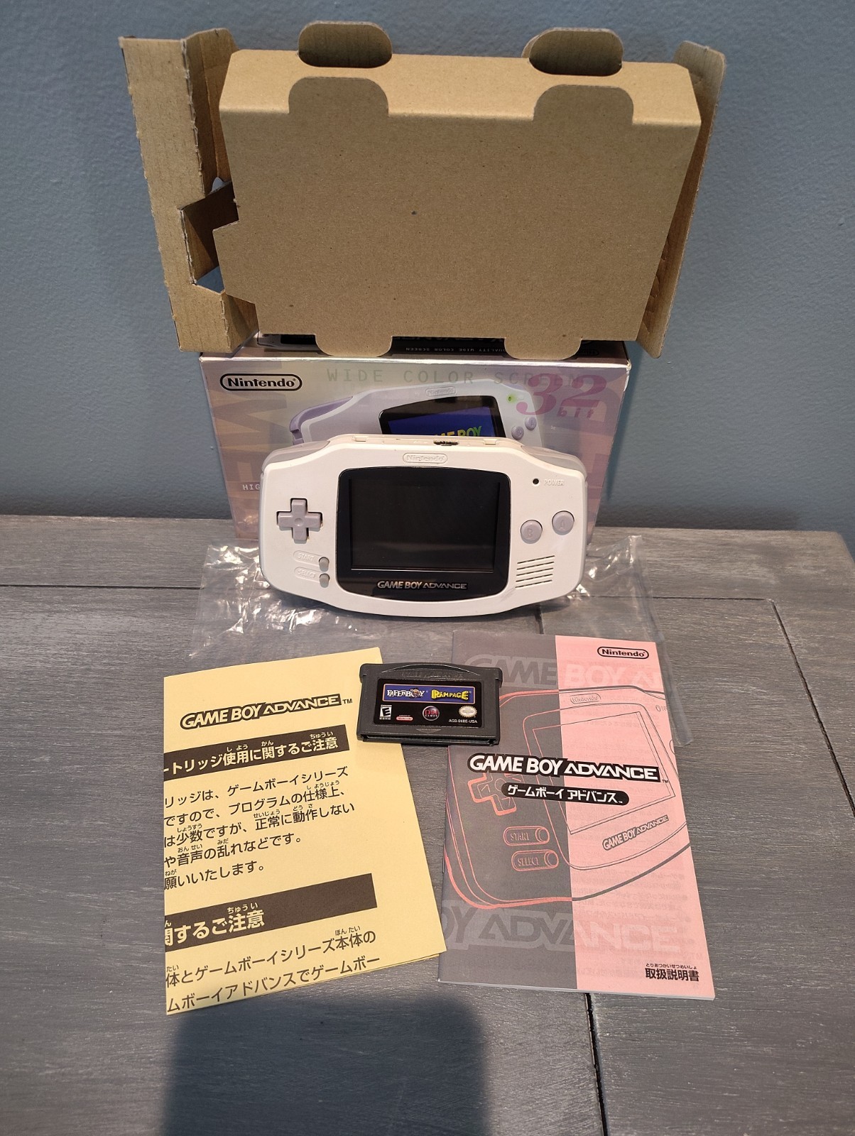 GAME BOY ADVANCE WHITE CONSOLE COMPLETE CIB Authentic Tested/Region Free