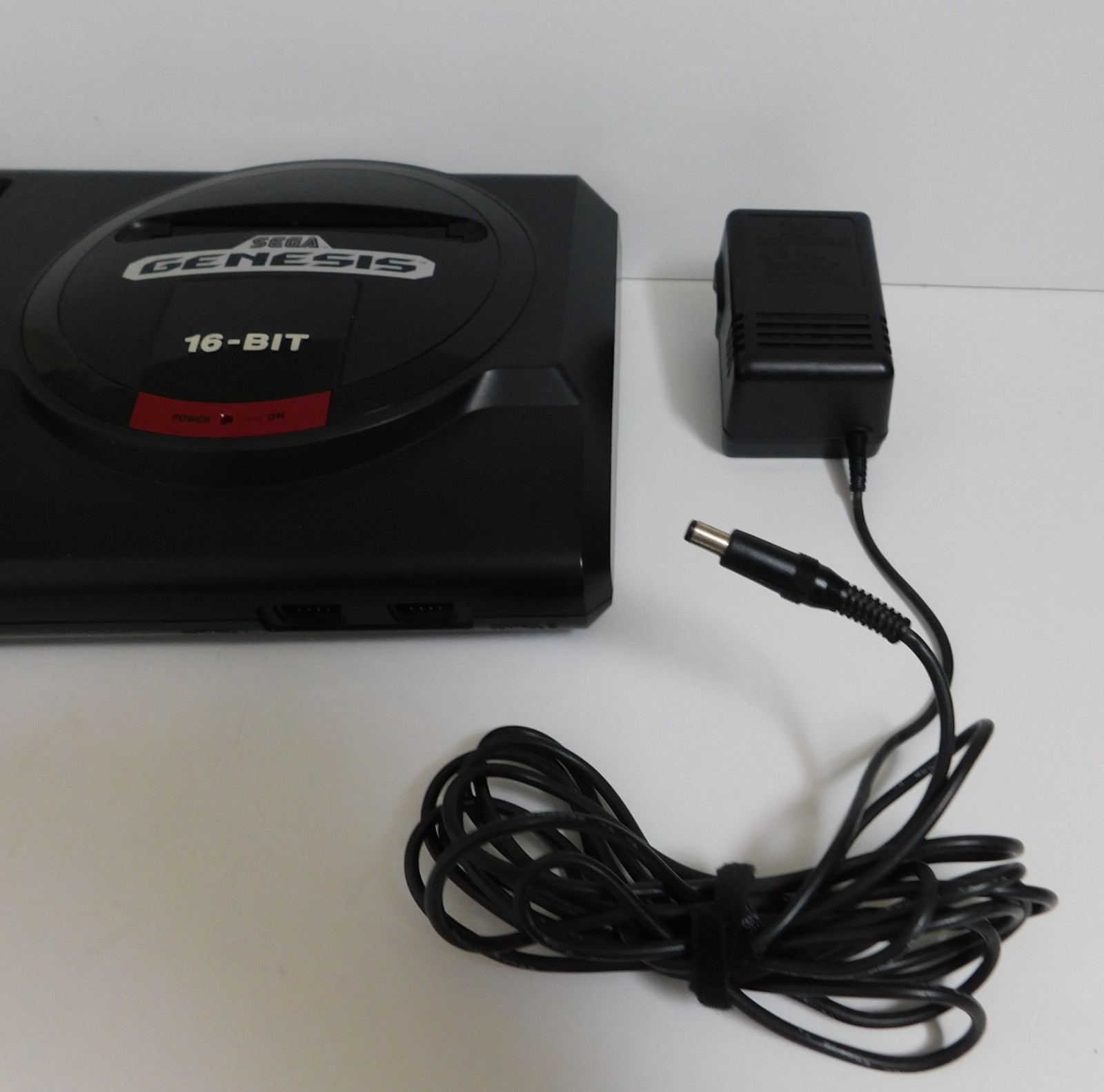 Sega Genesis Model 1601 System OEM Console Power & AV Cable Tested Working Good