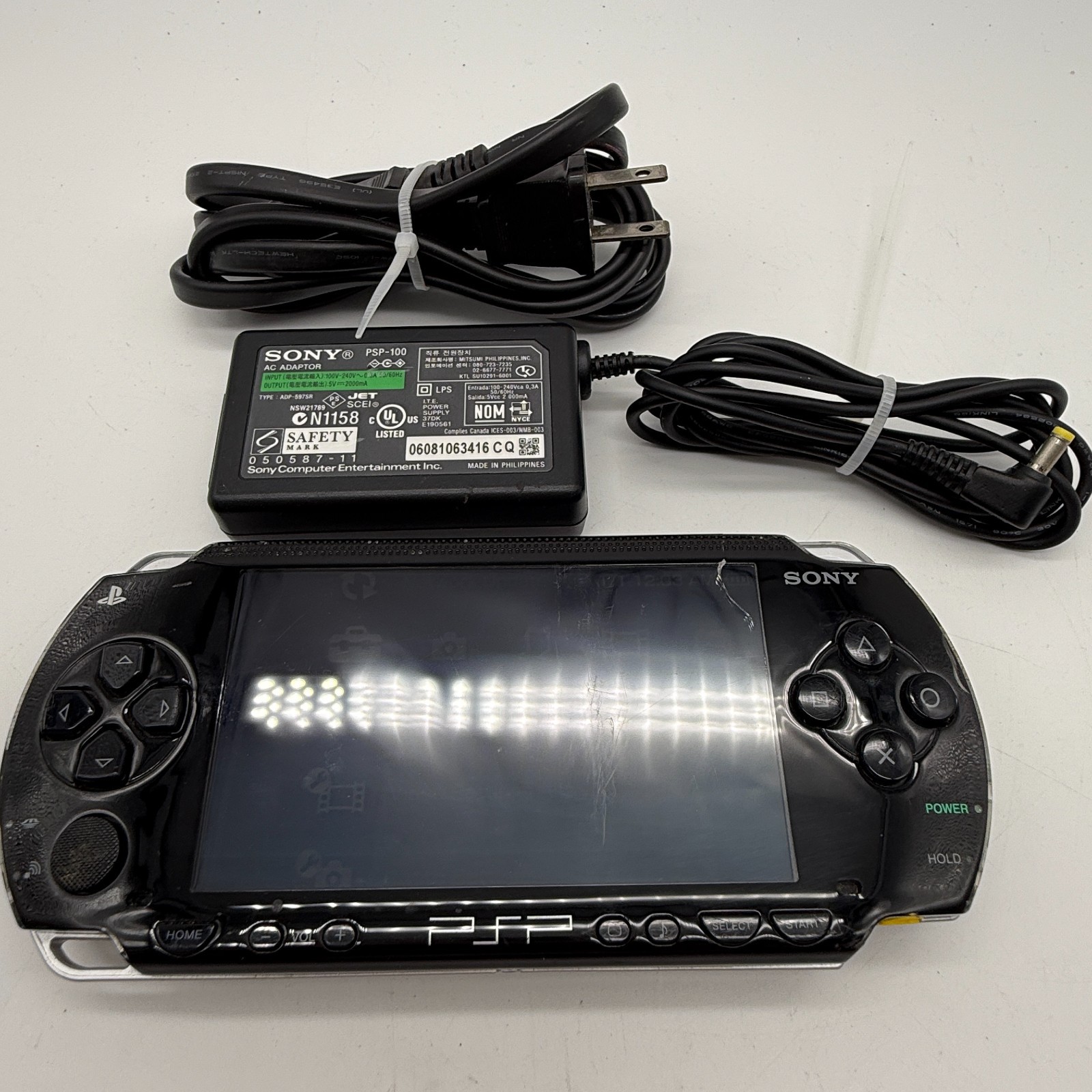 Sony Playstation PSP 1001 Console Black Charger 1GB SD (CRACK/SCRATCHED SCREEN)