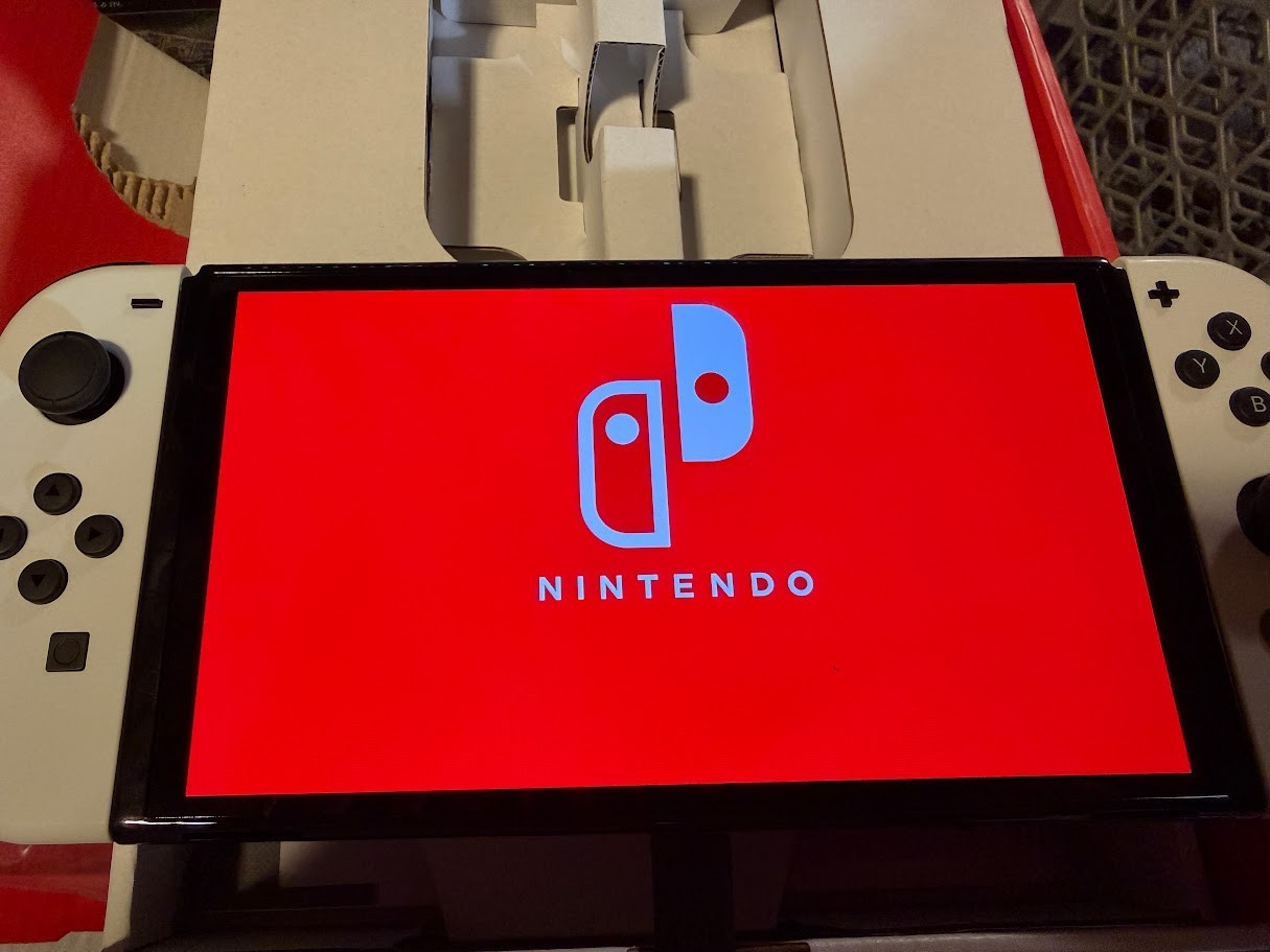 Nintendo Switch OLED Console White Joy-Con Complete in Box