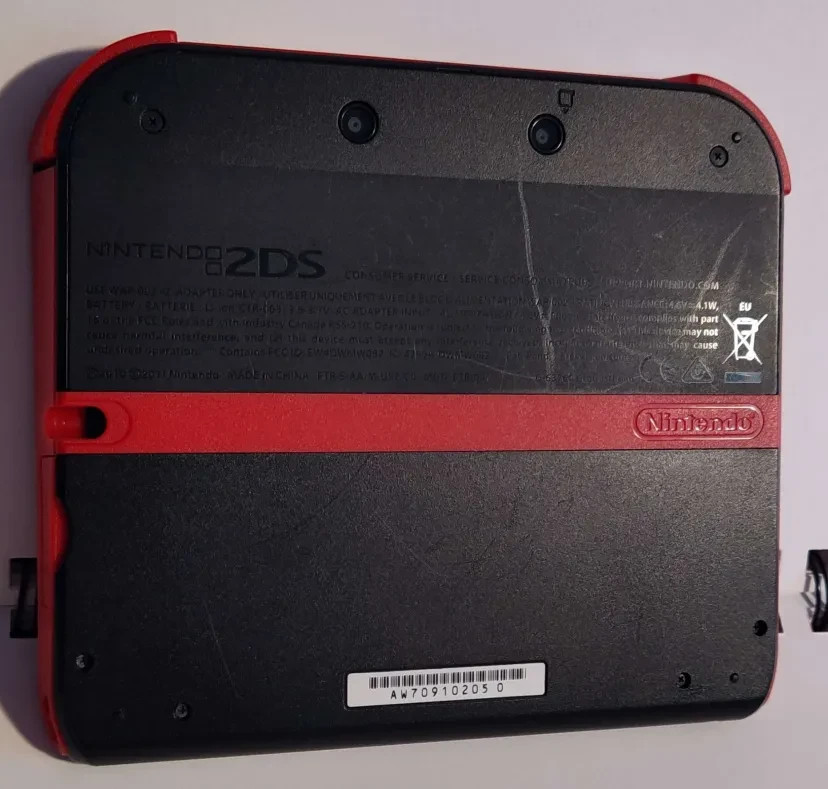 Nintendo 2DS – CFW Installed (Luma3DS) – Red/Black