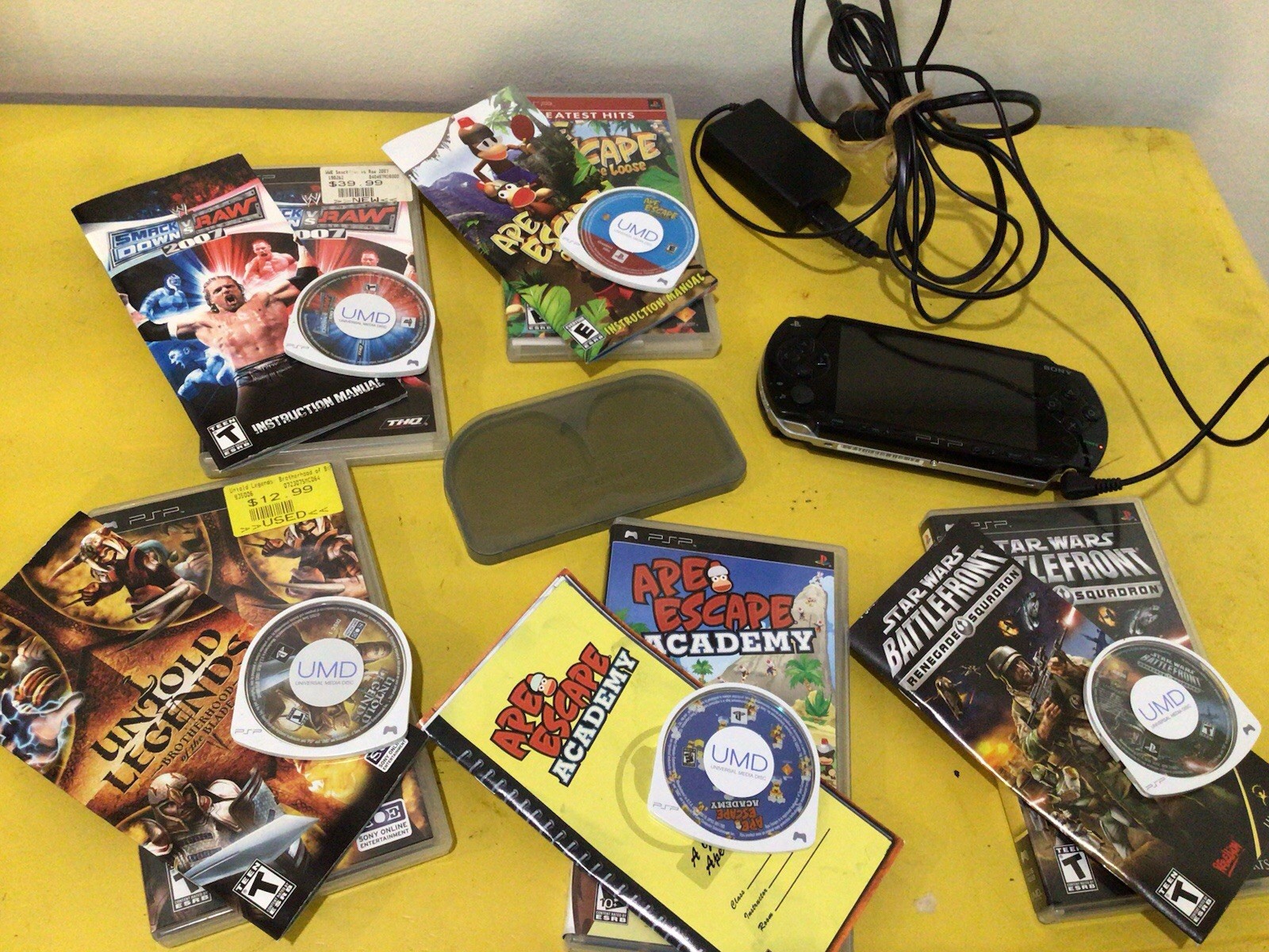 PSP 1001 Sony handheld console with 5 games and charger