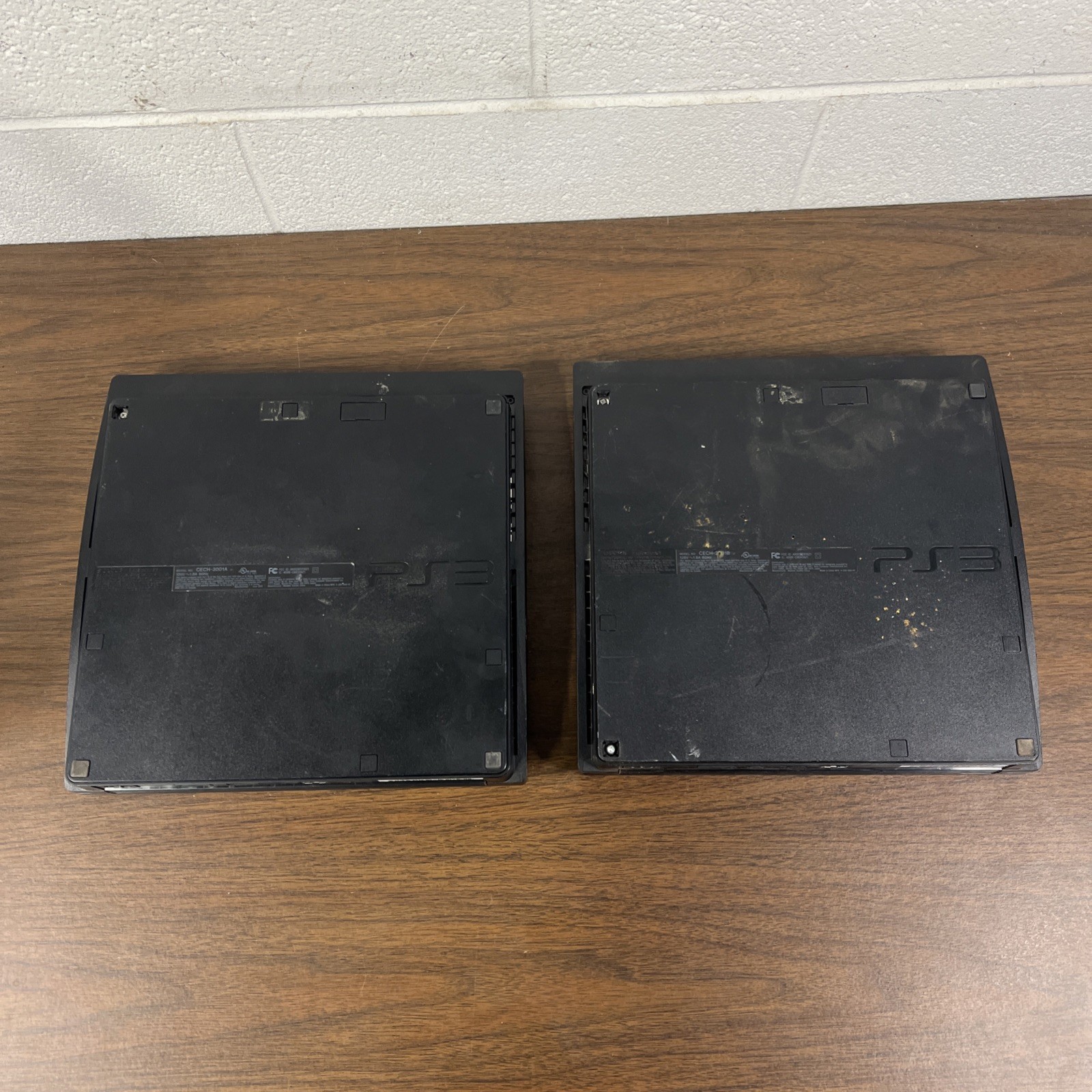 Lot Of 2 Broken Sony PlayStation 3 PS3 Slim CECH-3001 Consoles For Parts/Repair
