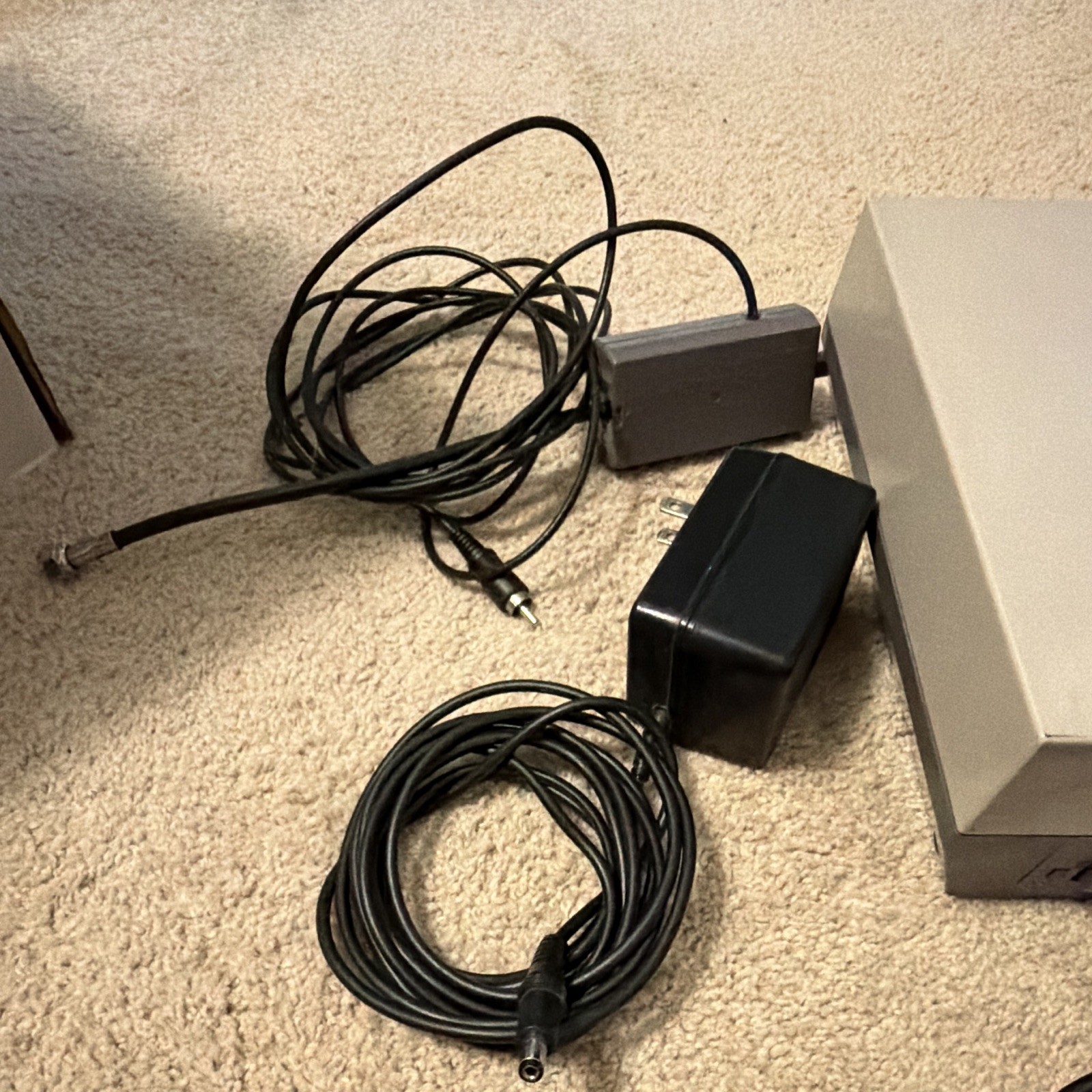 Tested Nintendo NES Console Bundle Controller, Zapper, Power/AV Cables, Manual
