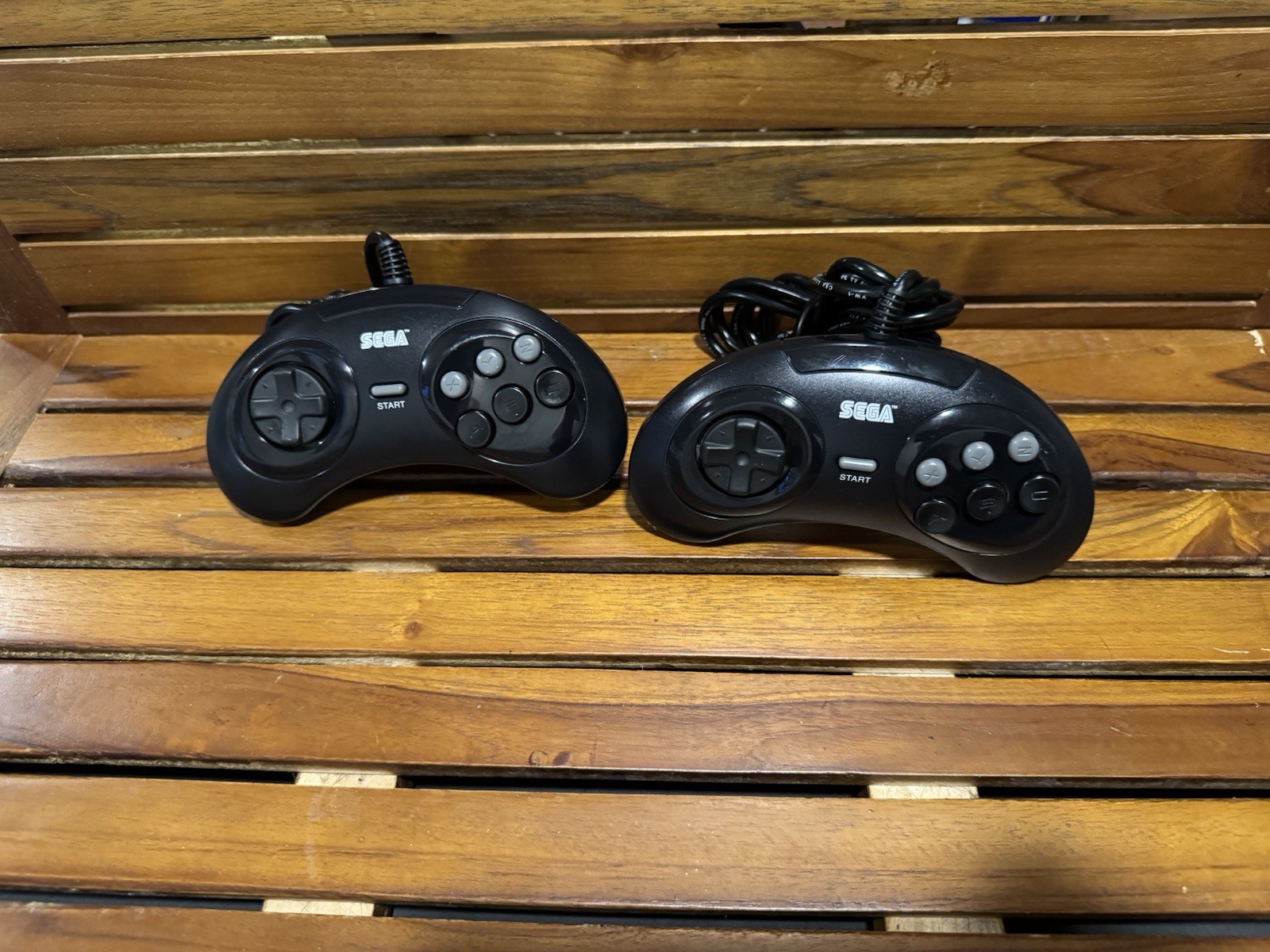 SEGA Genesis 2 Console 4 Controllers Power Adapter Sonic Collectibles & 2 Games