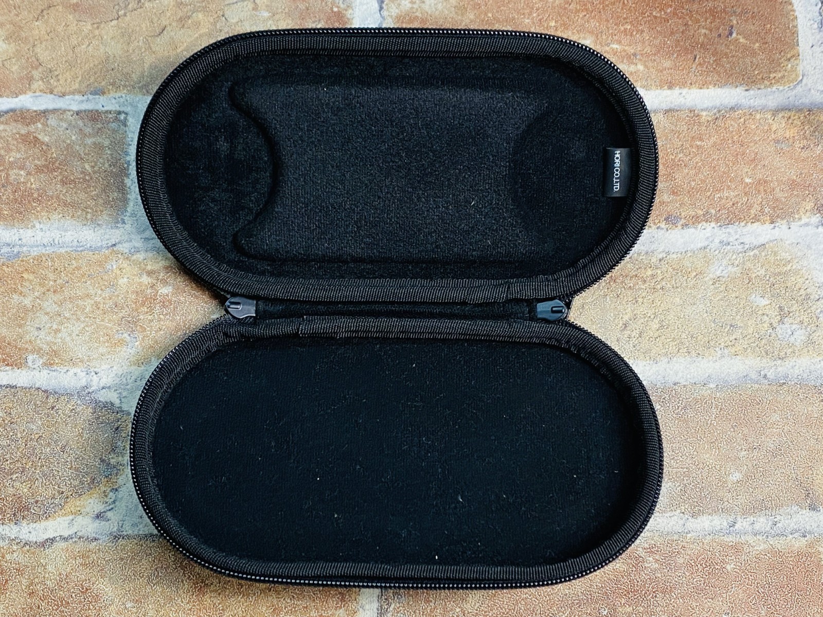 PS Vita PCH-1100 Crystal Black SONY Playstation 8GB Charger Mobile Case Ex DDP