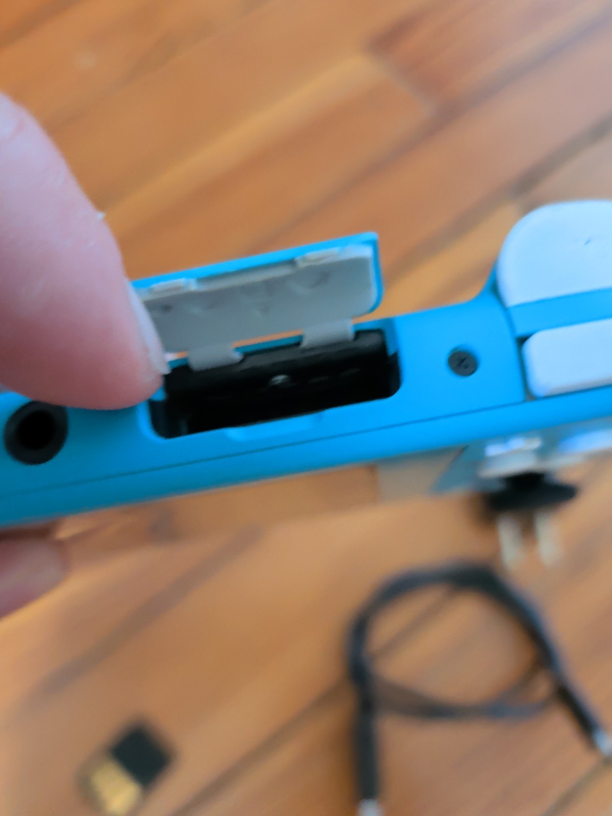 Nintendo Switch Lite Turquoise 32GB Console; Charger & Mario Odyssey Game – Fair