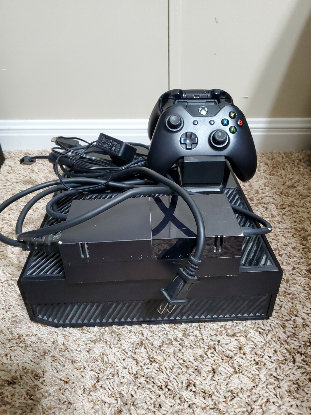 XBOX One, 500Gb. Excellent condition. Plus 2 controllers.