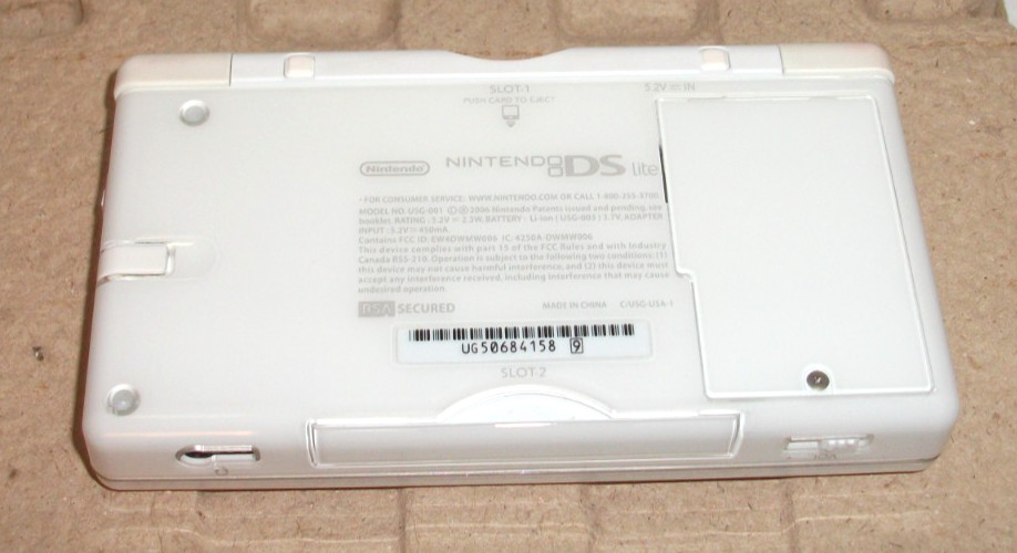 Nintendo DS Lite Pink Ribbon Polar White – Susan G Komen Breast Cancer + 2 Games