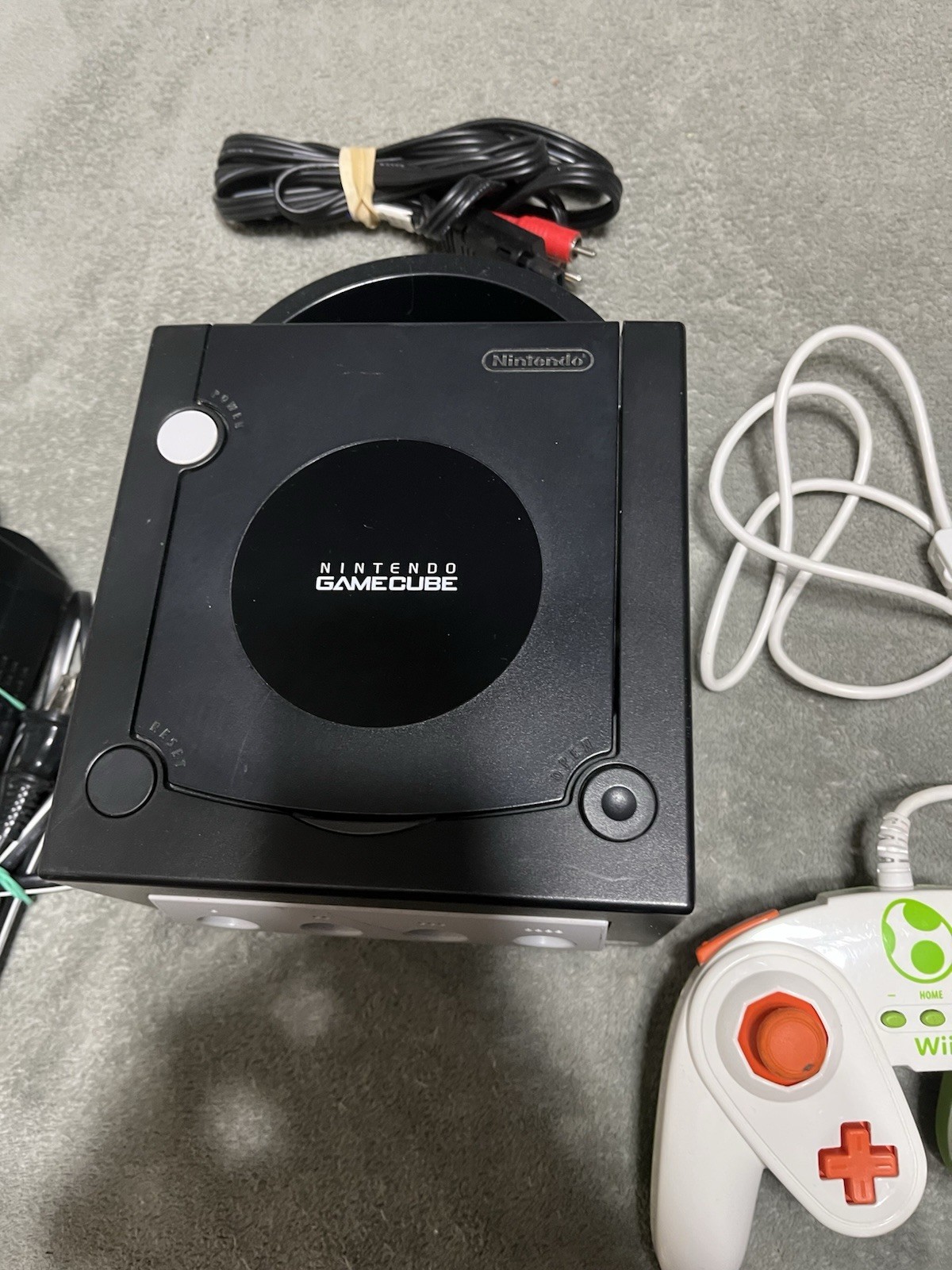Nintendo GameCube DOL-101(USA) Black Console with Yoshi Controller and Cables