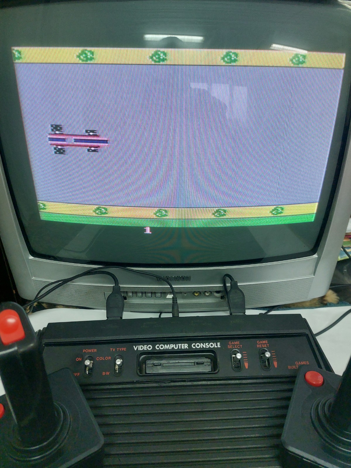 Atari from 90’s very good condition works perfectly fine with fancy games