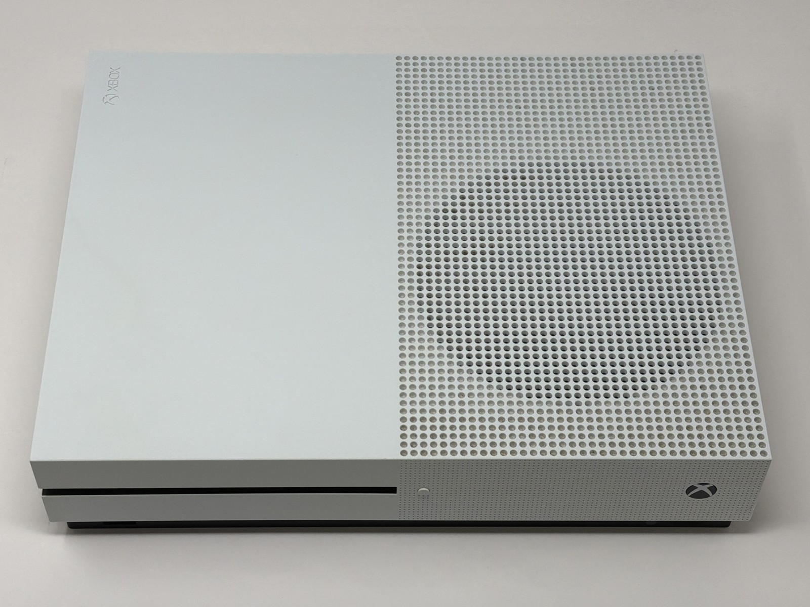 Microsoft Xbox One S White 500GB 1681 Gaming Console Good