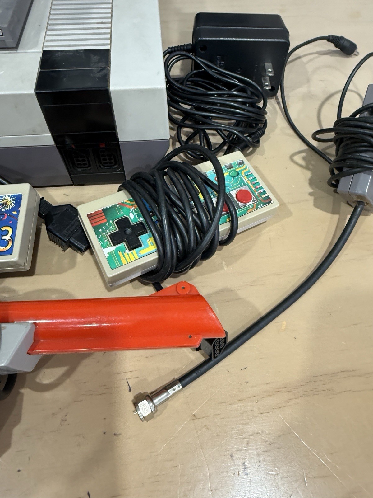 Nintendo NES Action Set Console – All Cables 2 Controllers- Zapper & Games