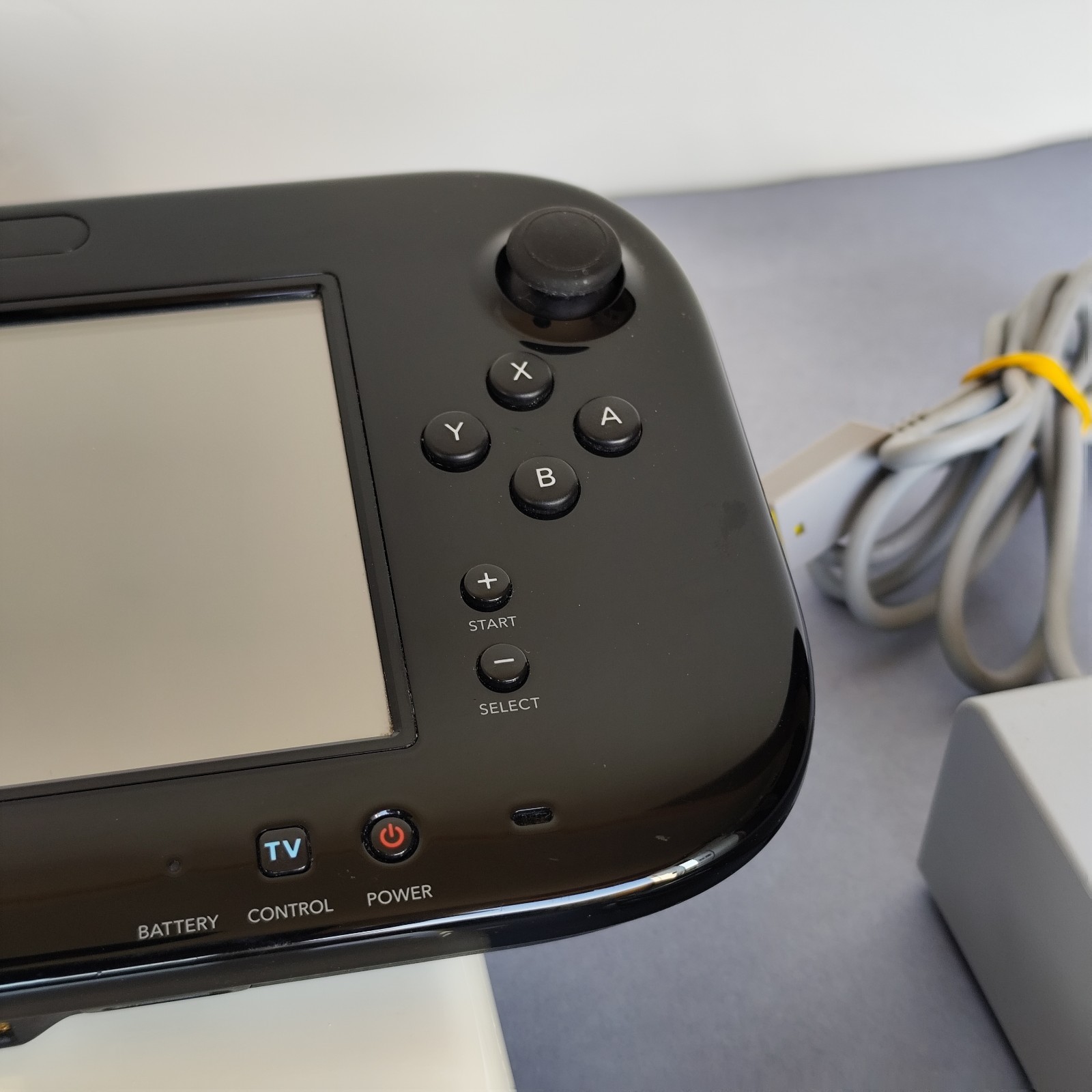 Nintendo Wii U White Console – Black Gamepad – Working Original