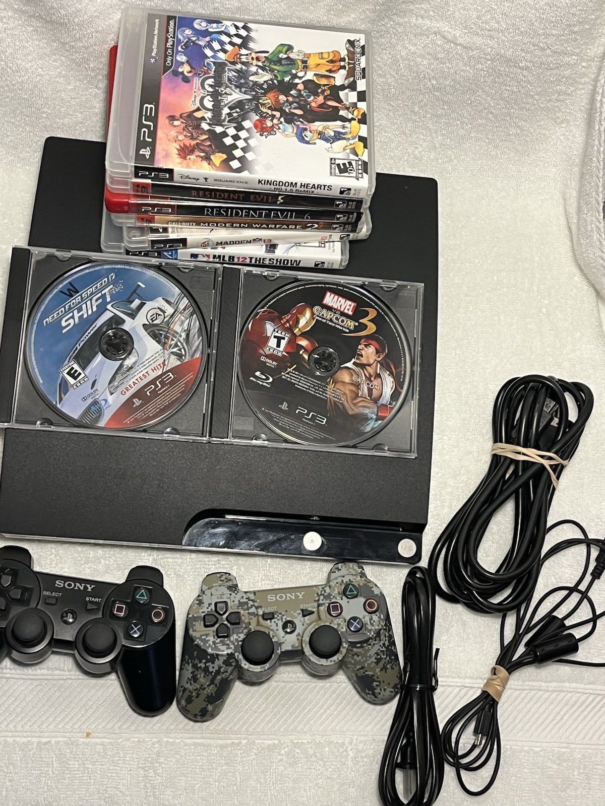 Sony PS3 Slim bundle, CONTROLLERS HAVE ISSUES, 8 Games, PLZ READ DESCRIPTION