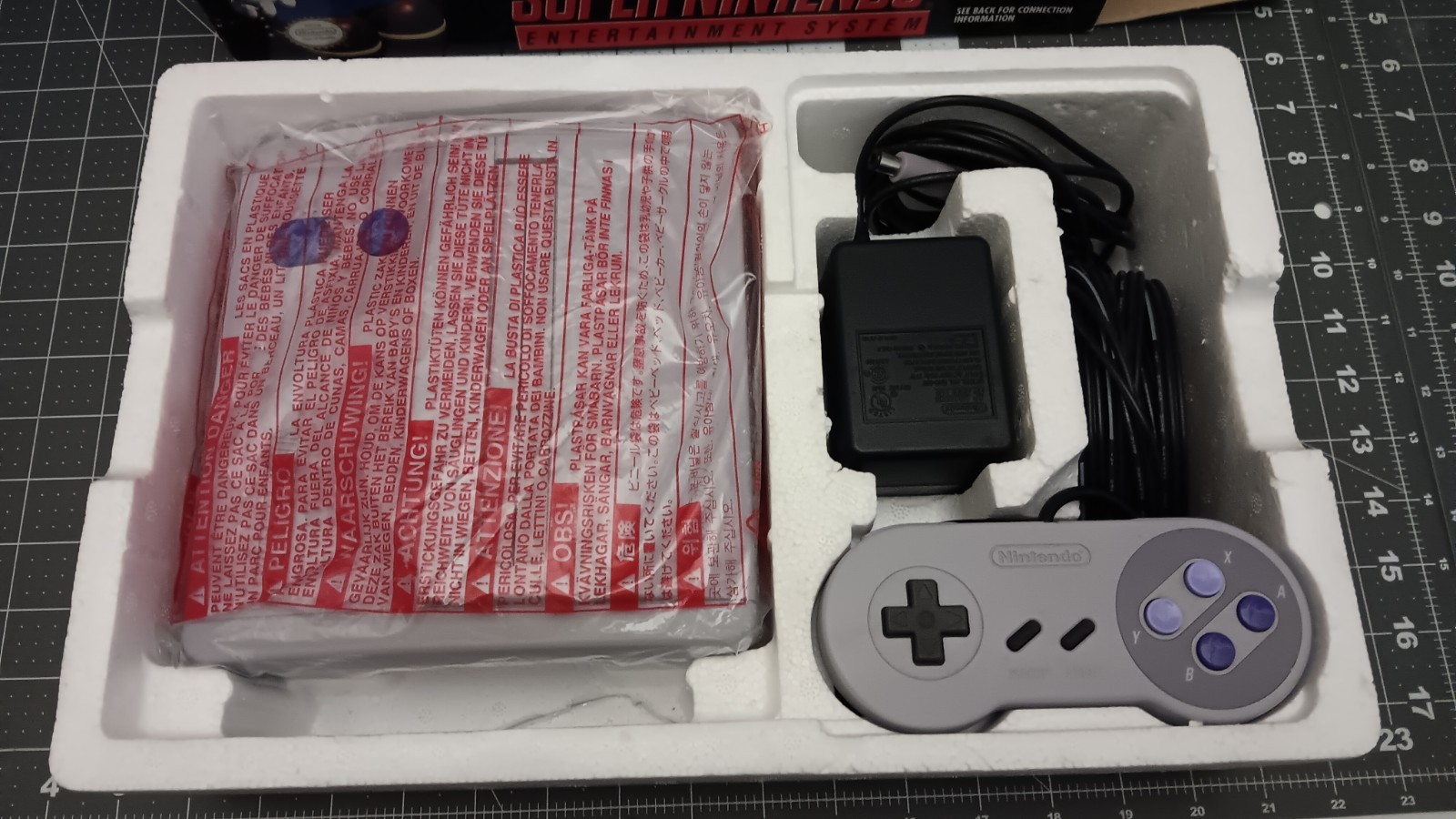 Super Nintendo SNES Jr Mini SNS-101 Console Control Deck Original UNUSED in Box
